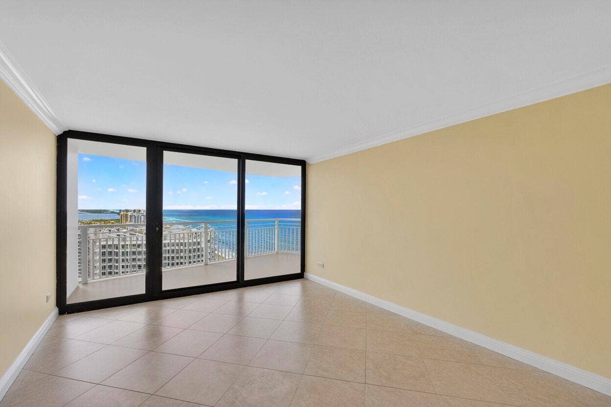3000 N Ocean Drive, #31 B, Singer Island, FL 33404 Living Room