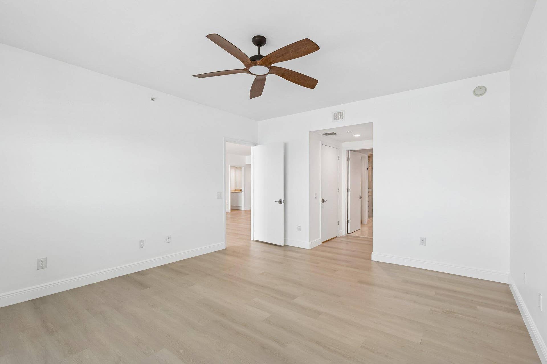2650 Lake Shore Drive, #1202, Riviera Beach, FL 33404 25-web-or-mls-Lake Shore Dr 1202-S0705-0