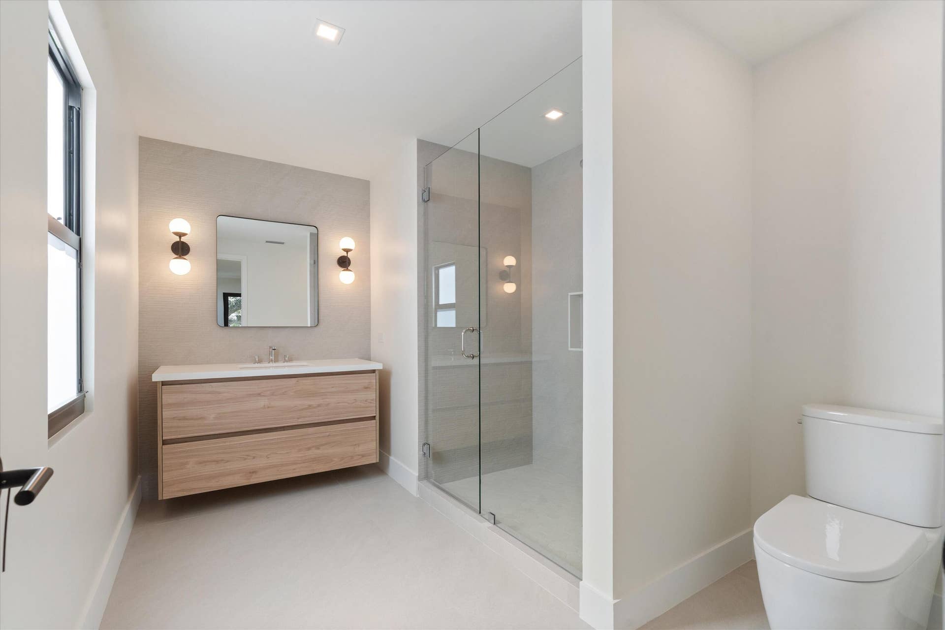 868 Country Club Drive, North Palm Beach, FL 33408 Bath