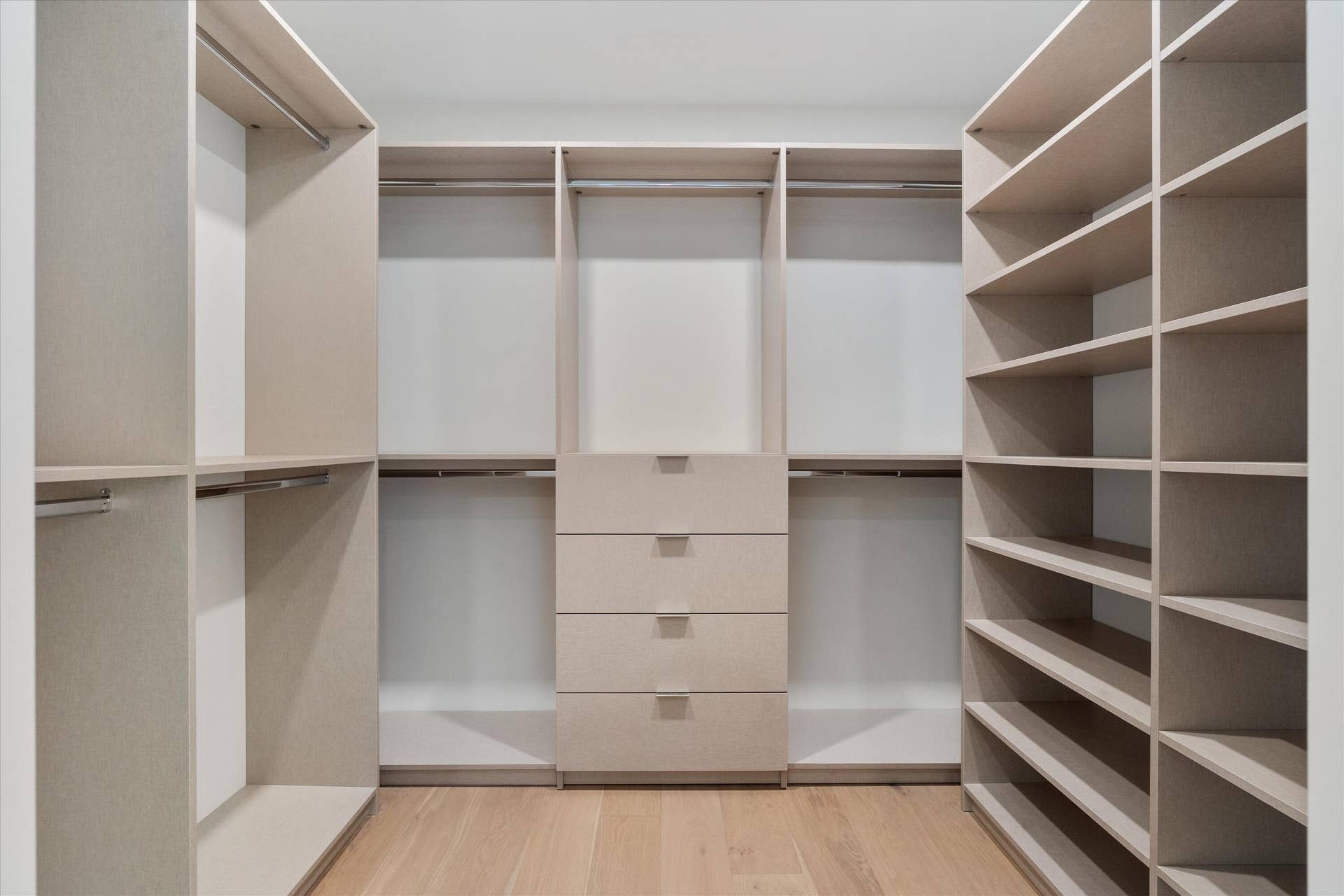 868 Country Club Drive, North Palm Beach, FL 33408 Primary Closet