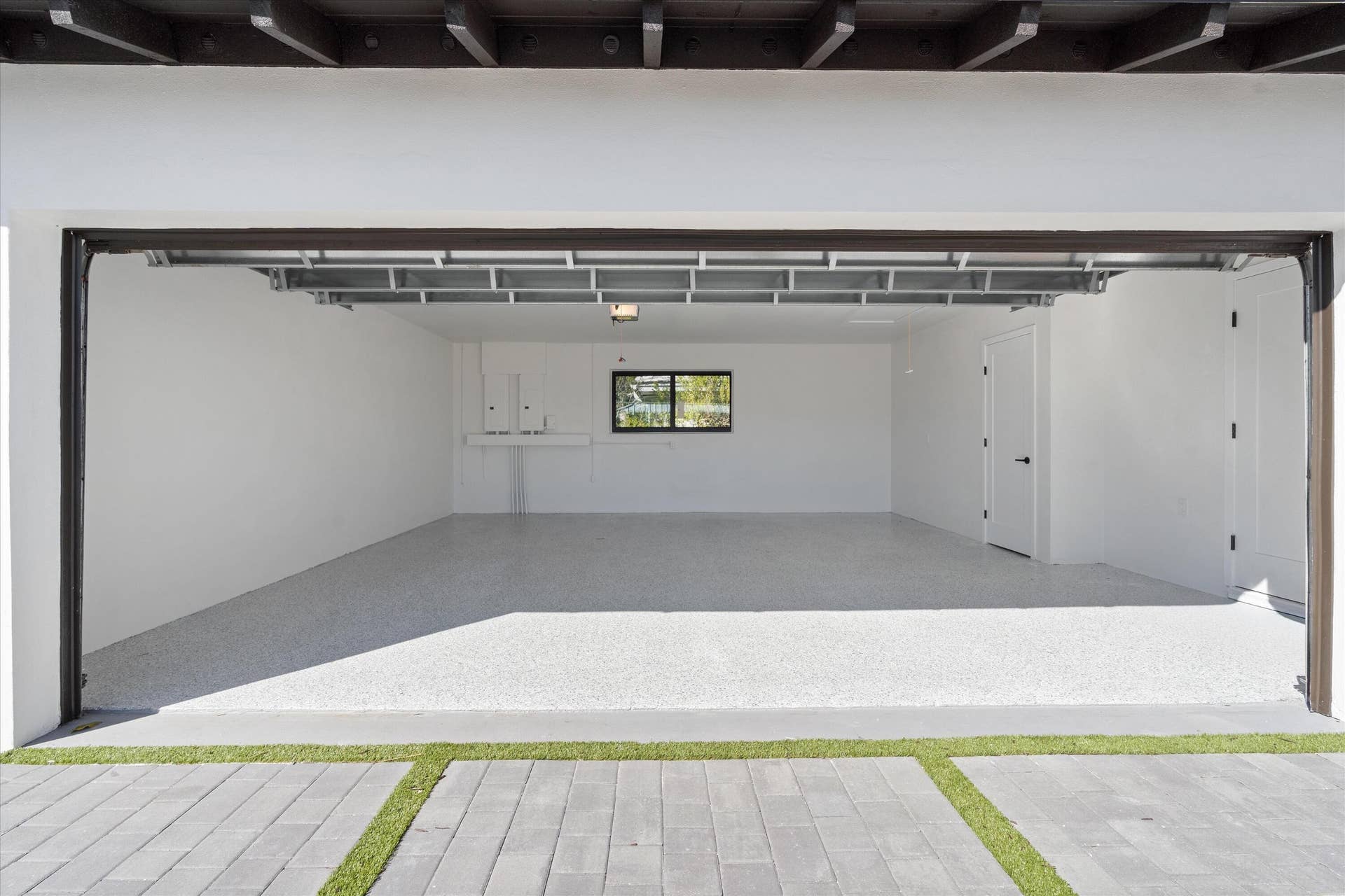 868 Country Club Drive, North Palm Beach, FL 33408 Garage