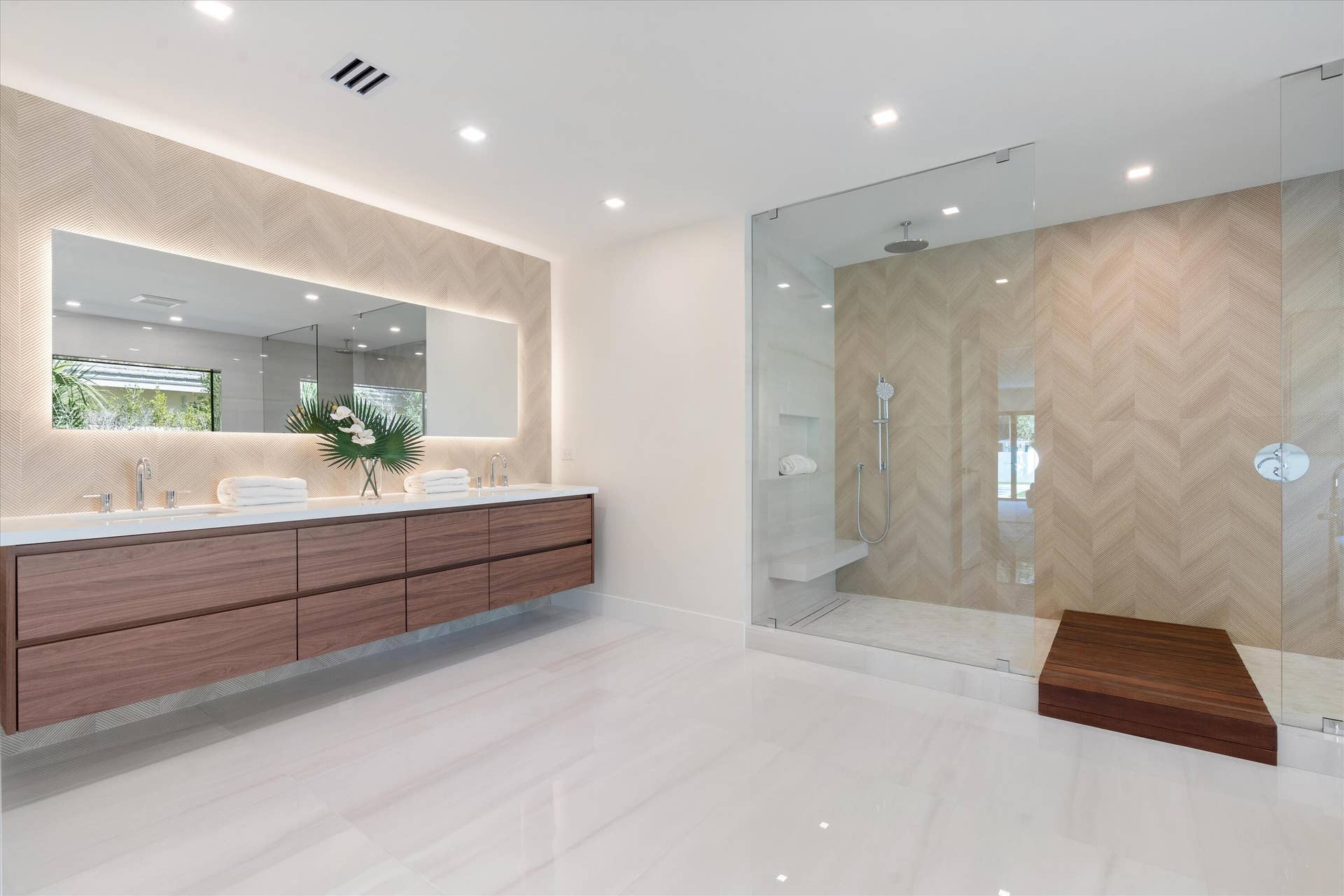 868 Country Club Drive, North Palm Beach, FL 33408 Primary Bath