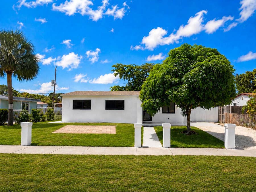 Property photo for 235 SW 21st Way, Fort Lauderdale, FL