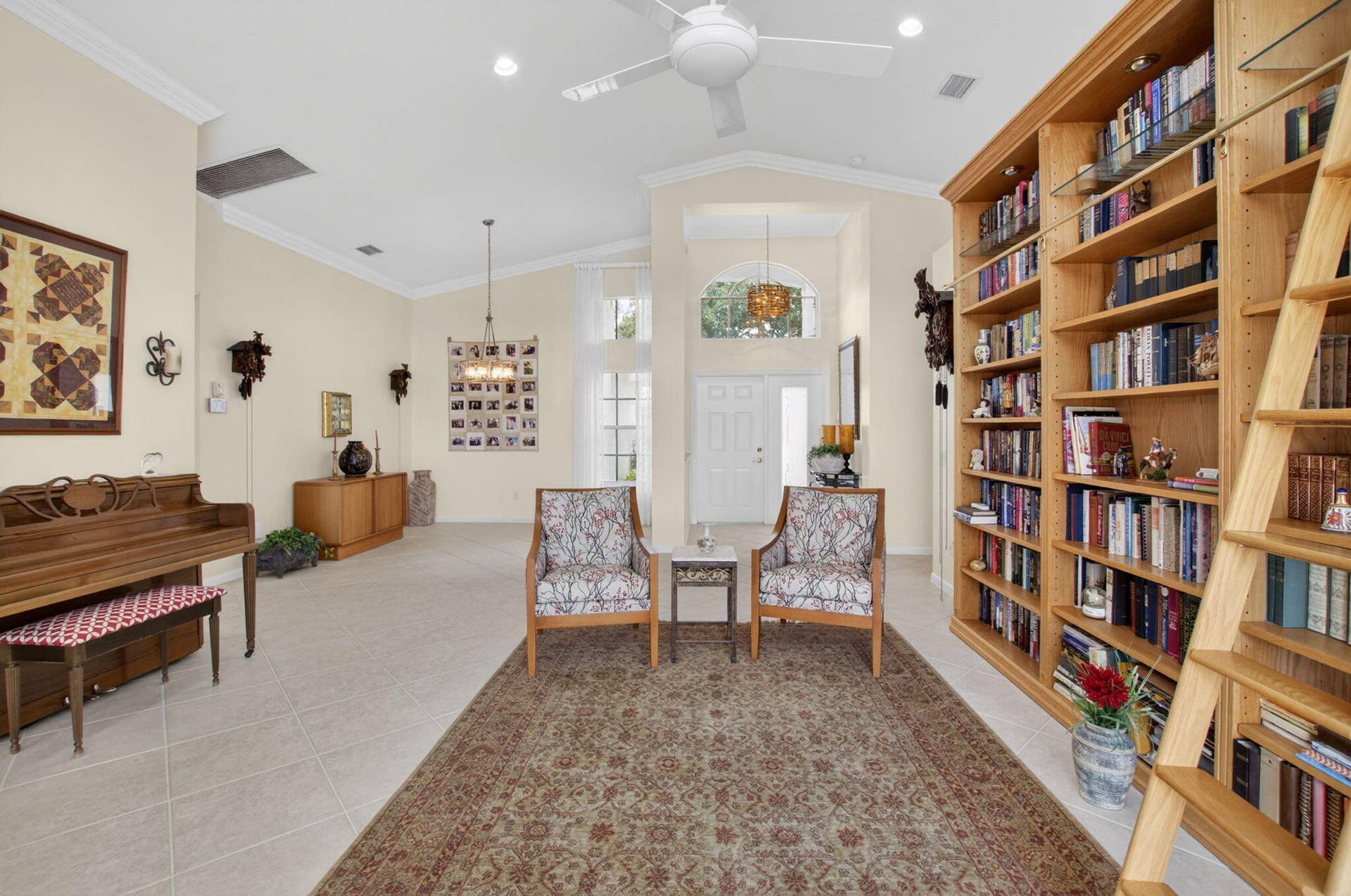 13461 Barcelona Lake Circle, Delray Beach, FL 33446 LIVING ROOM