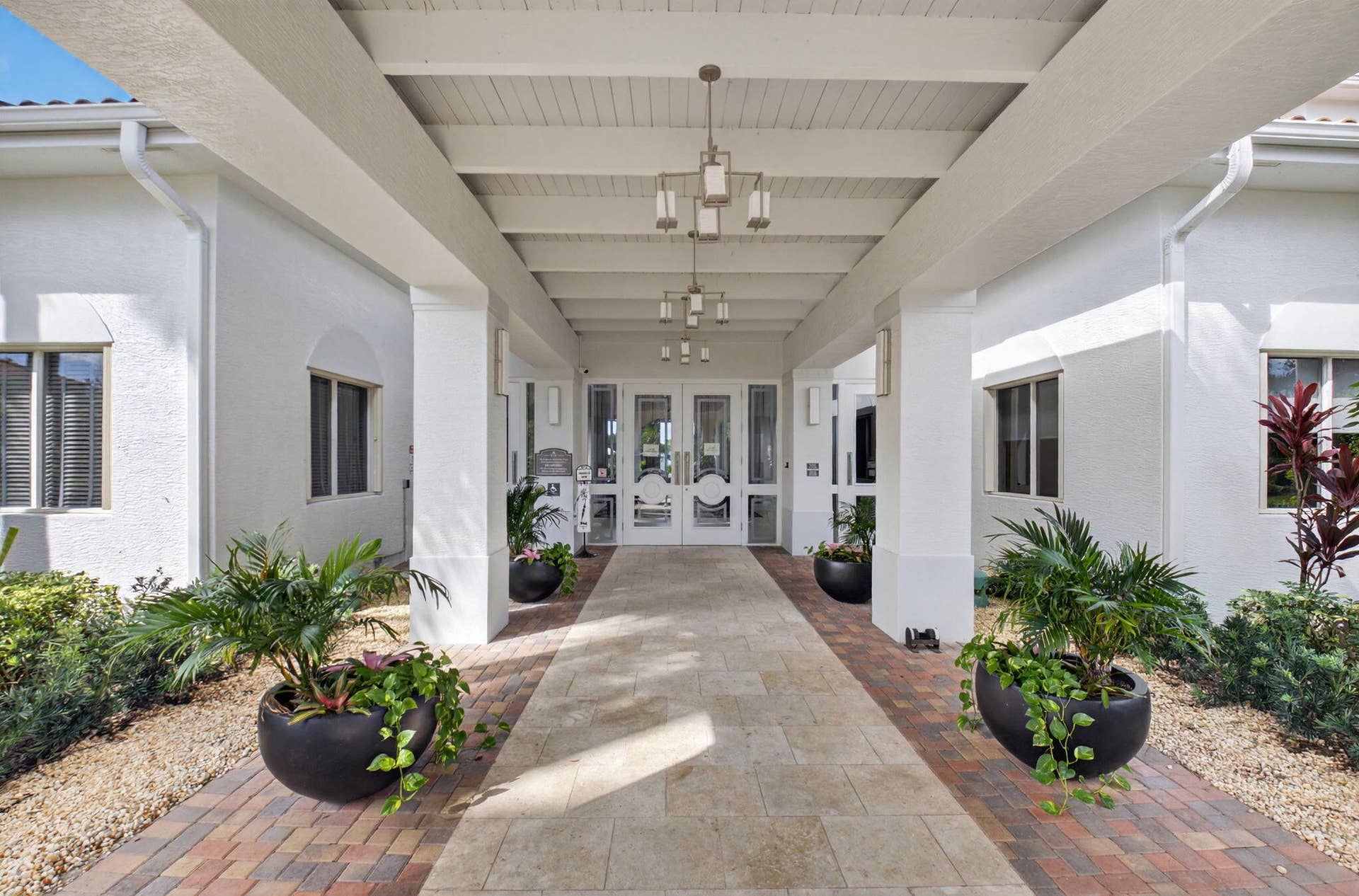 13461 Barcelona Lake Circle, Delray Beach, FL 33446 CLUBHOUSE ENTRANCE