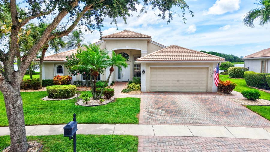 Property photo for 13461 Barcelona Lake Circle, Delray Beach, FL