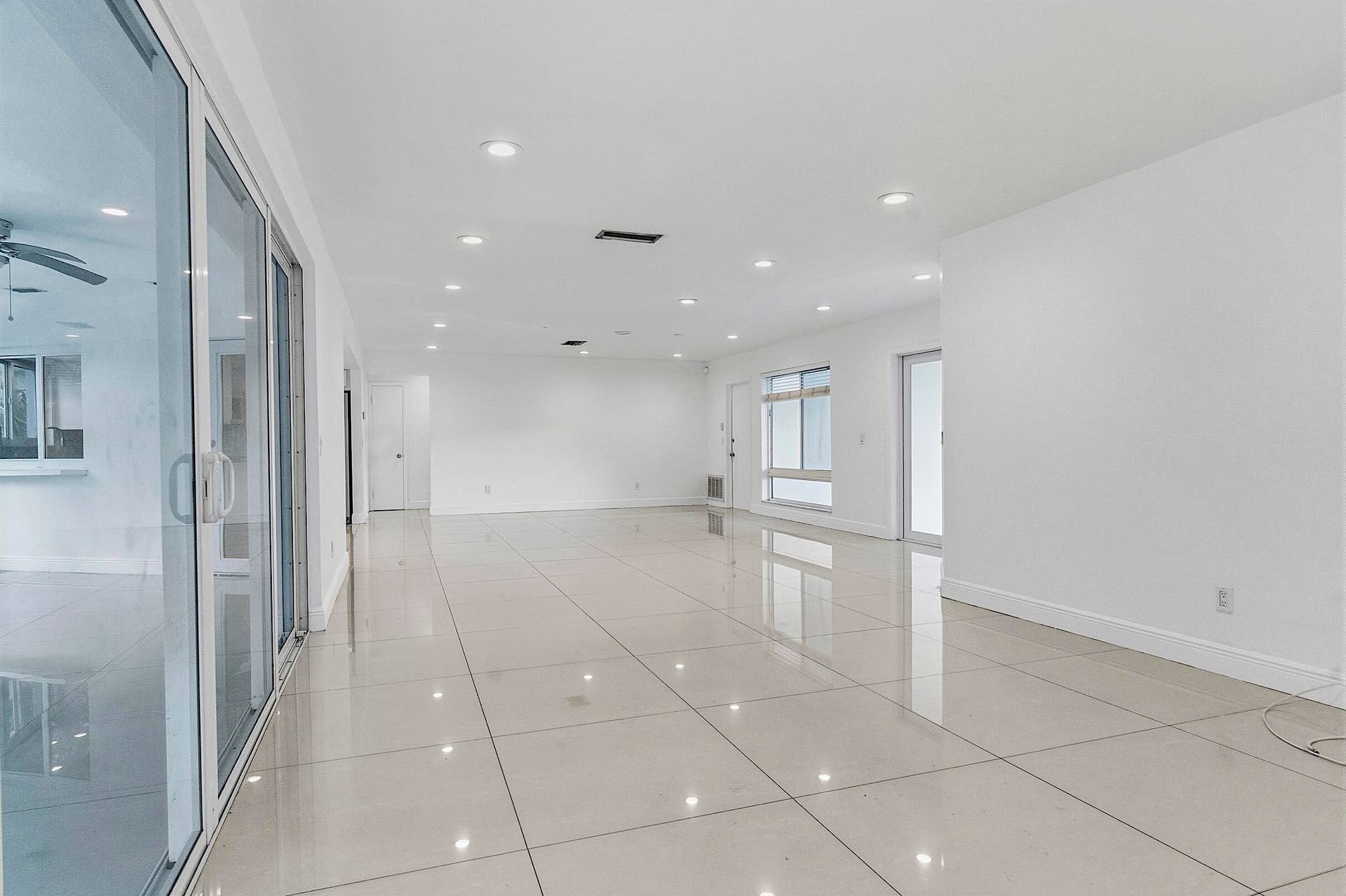 2910 NE 40th Ct - - 035