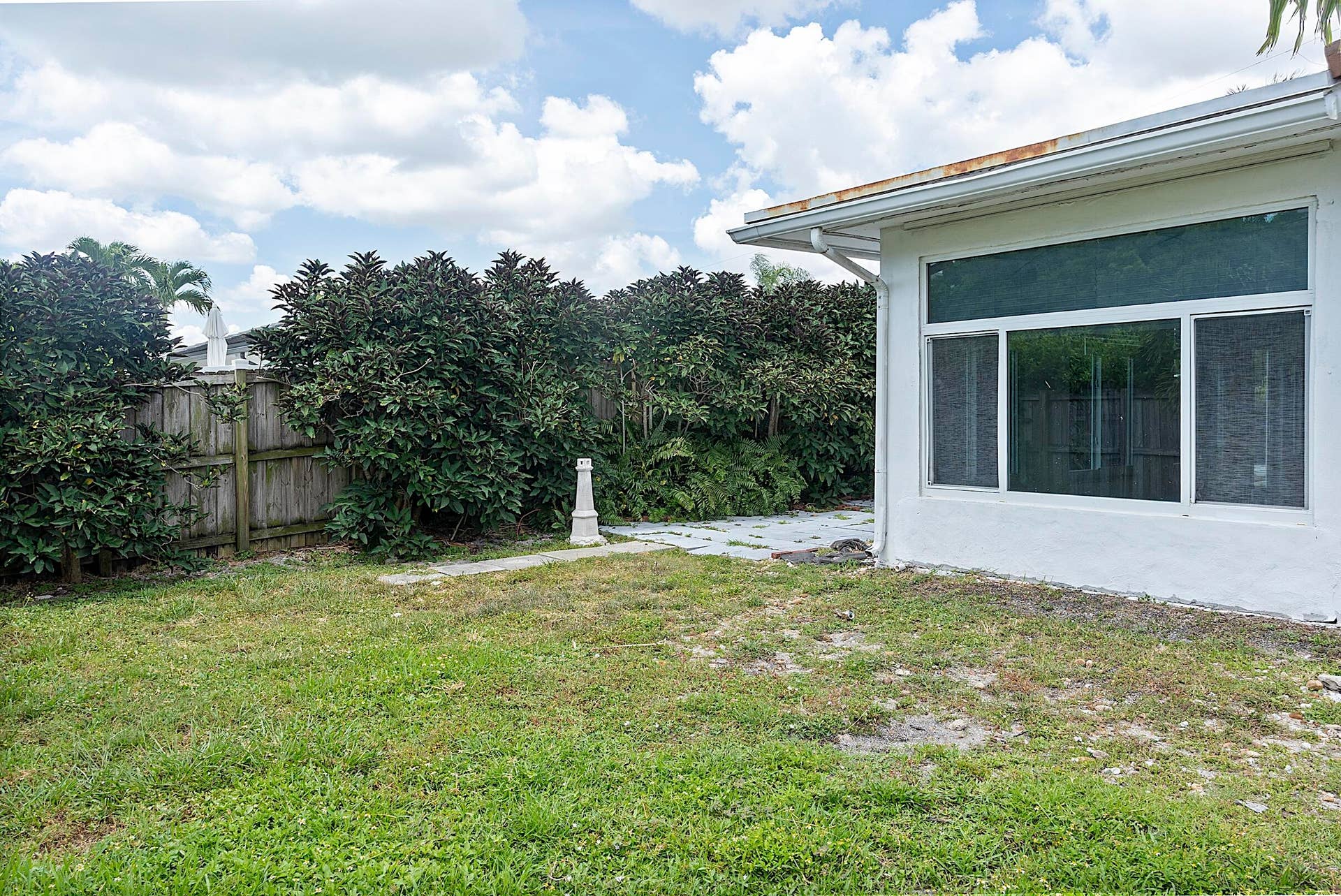 2910 NE 40th Ct - - 046