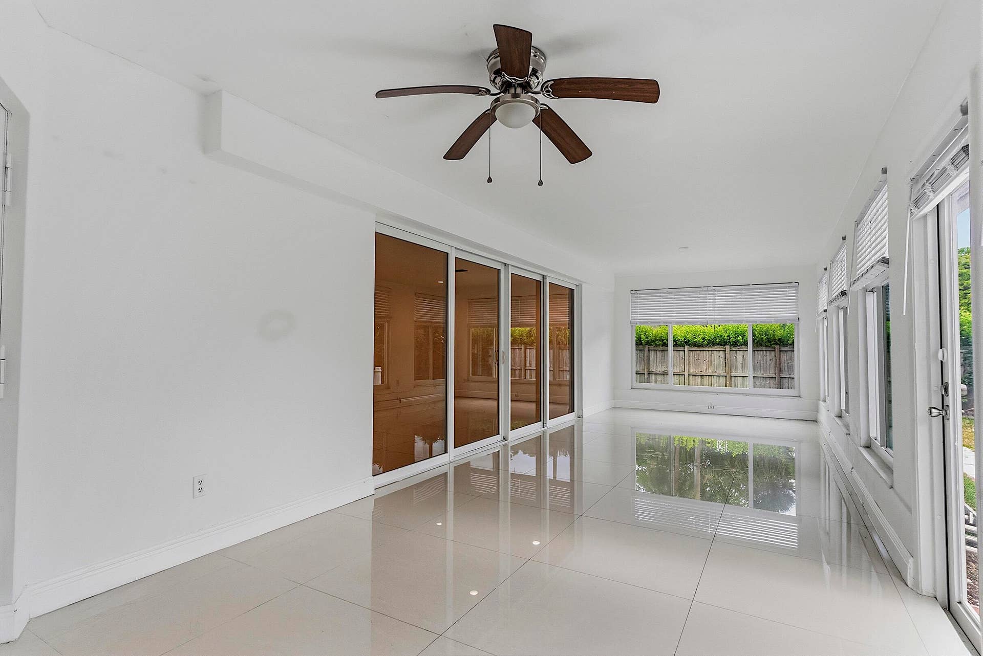 2910 NE 40th Ct - - 040