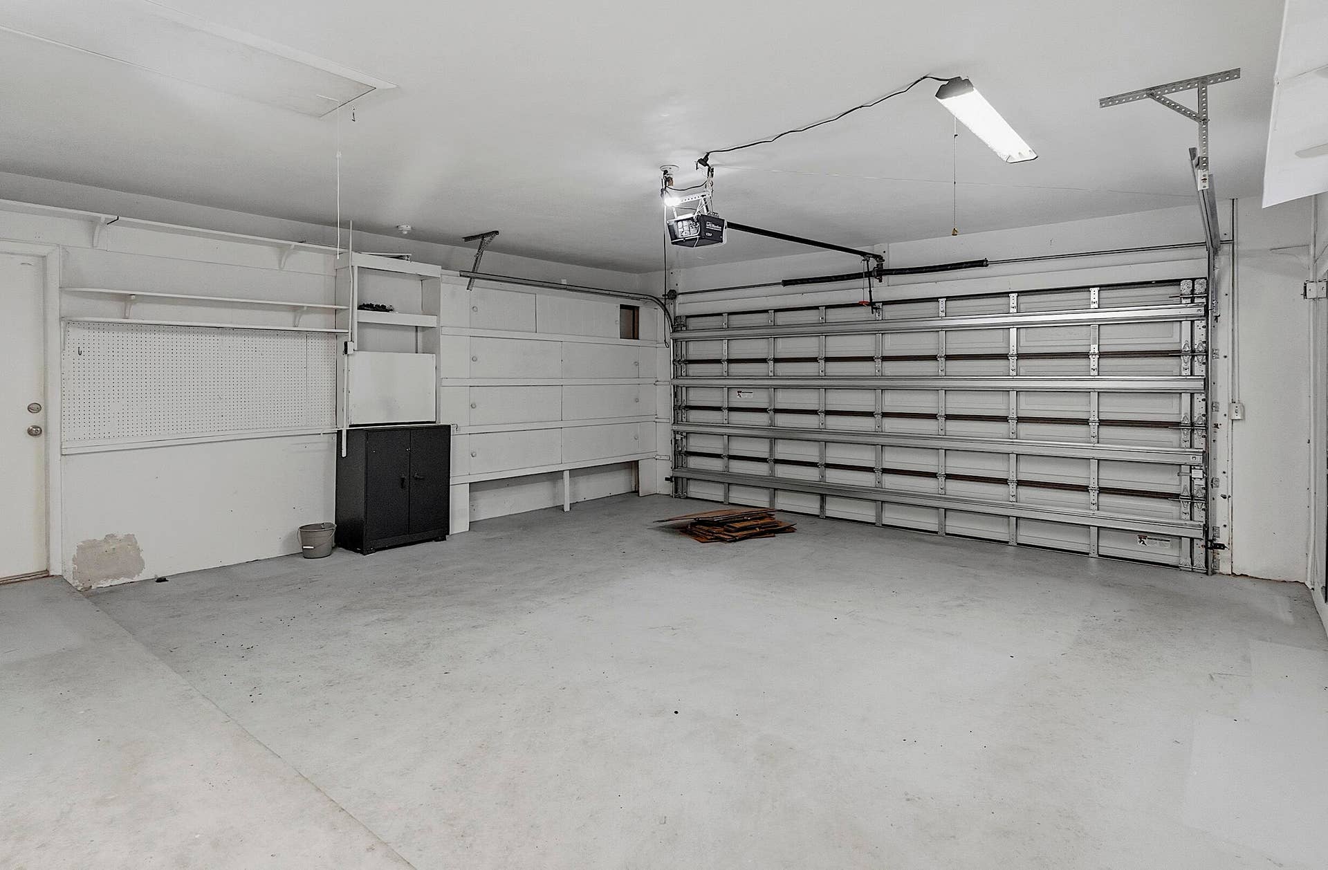2910 NE 40th Ct - - 041
