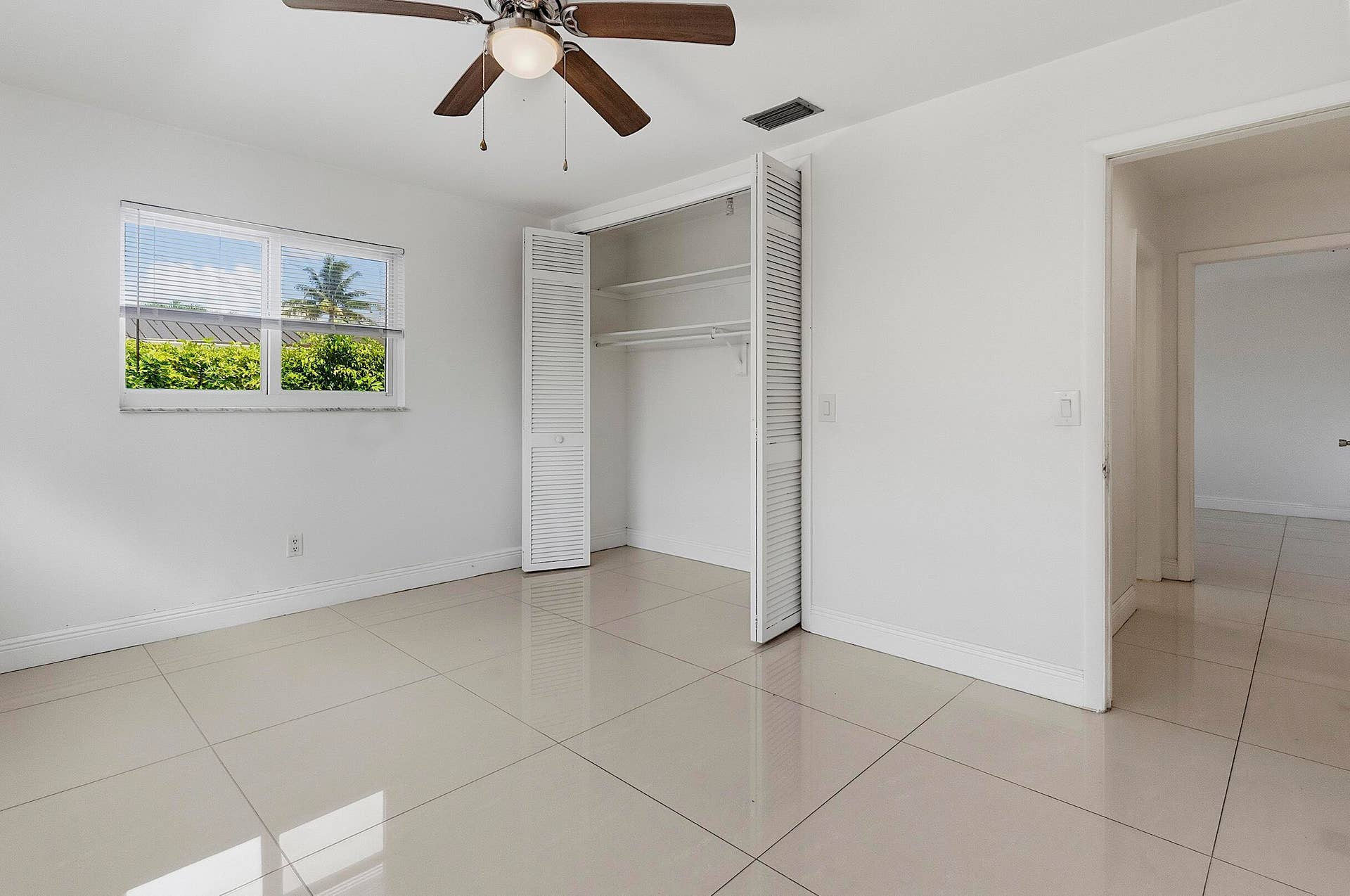 2910 NE 40th Ct - - 015