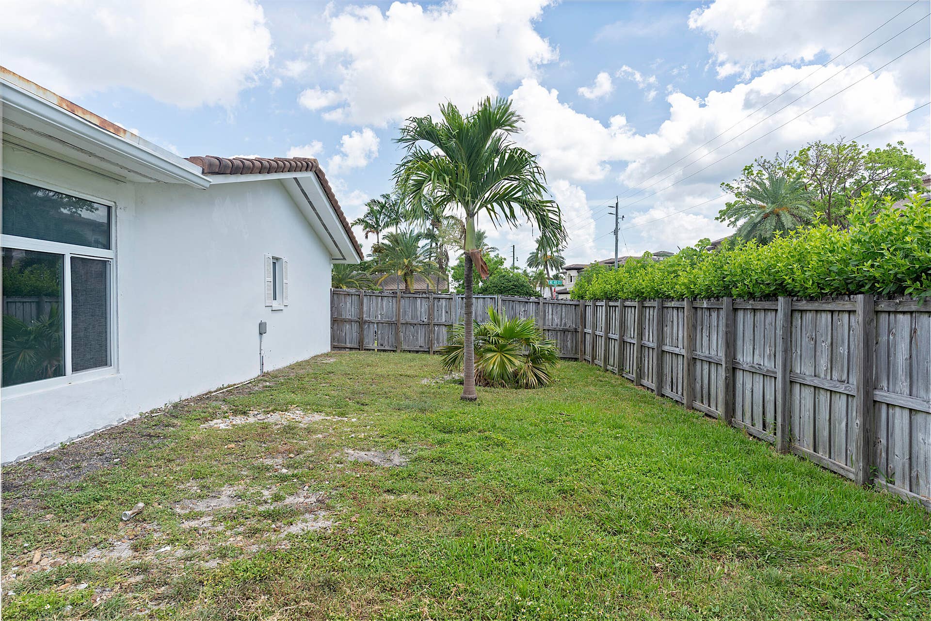 2910 NE 40th Ct - - 044