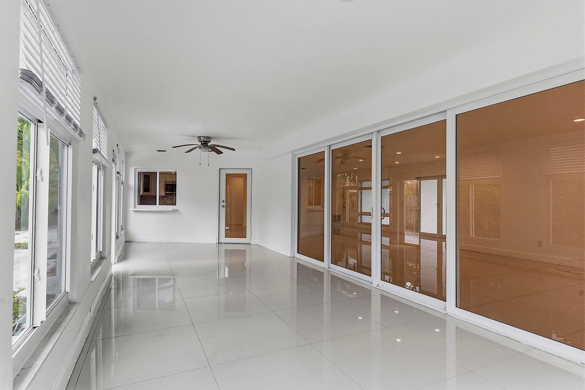 2910 NE 40th Ct - - 037