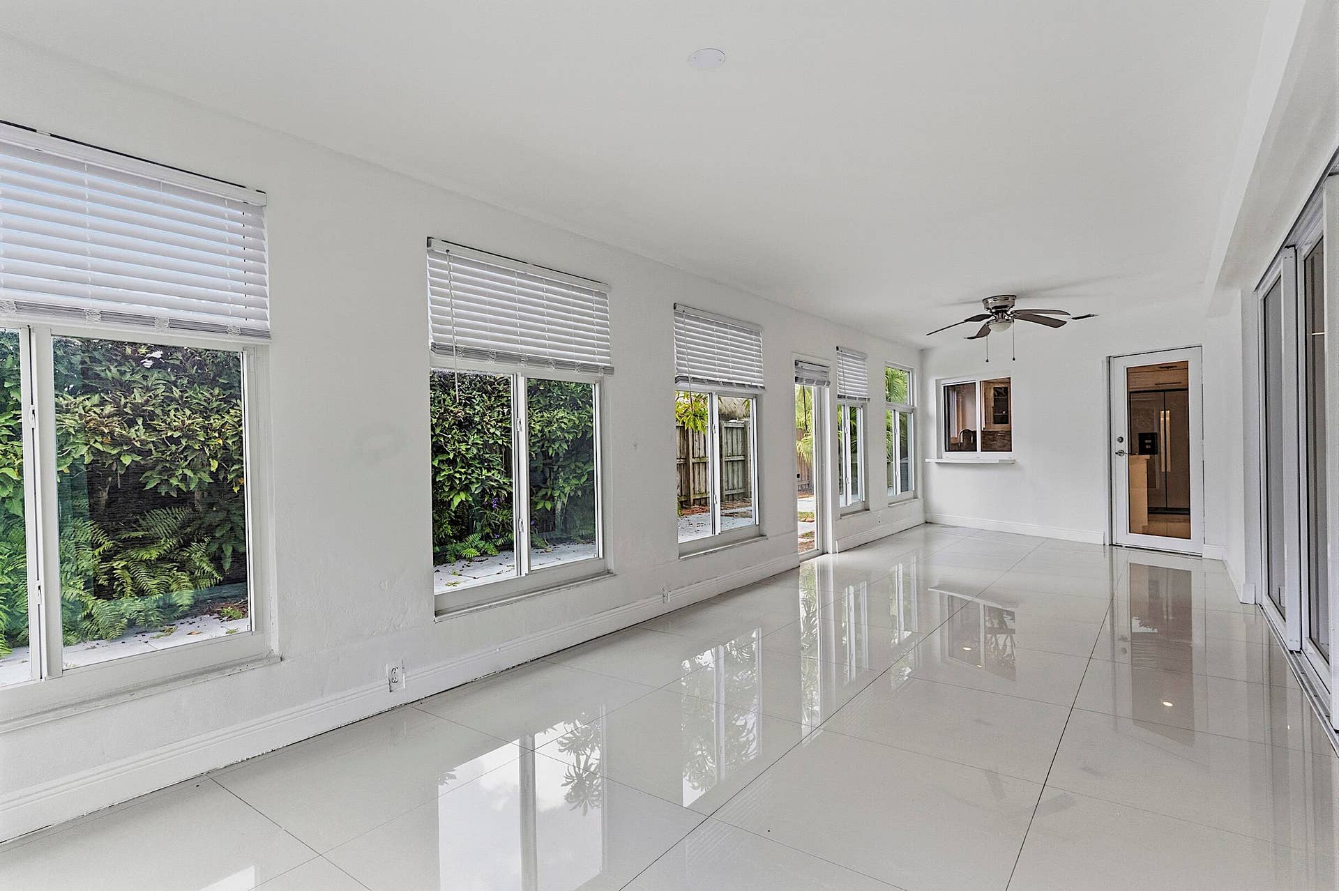 2910 NE 40th Ct - - 036
