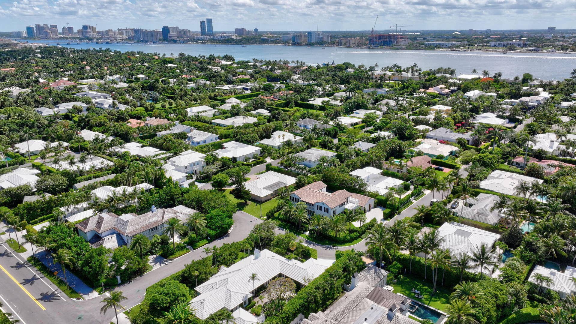 217 Plantation Road, Palm Beach, FL 33480 70-web-or-mls-DJI_20260518071421_0103_D_