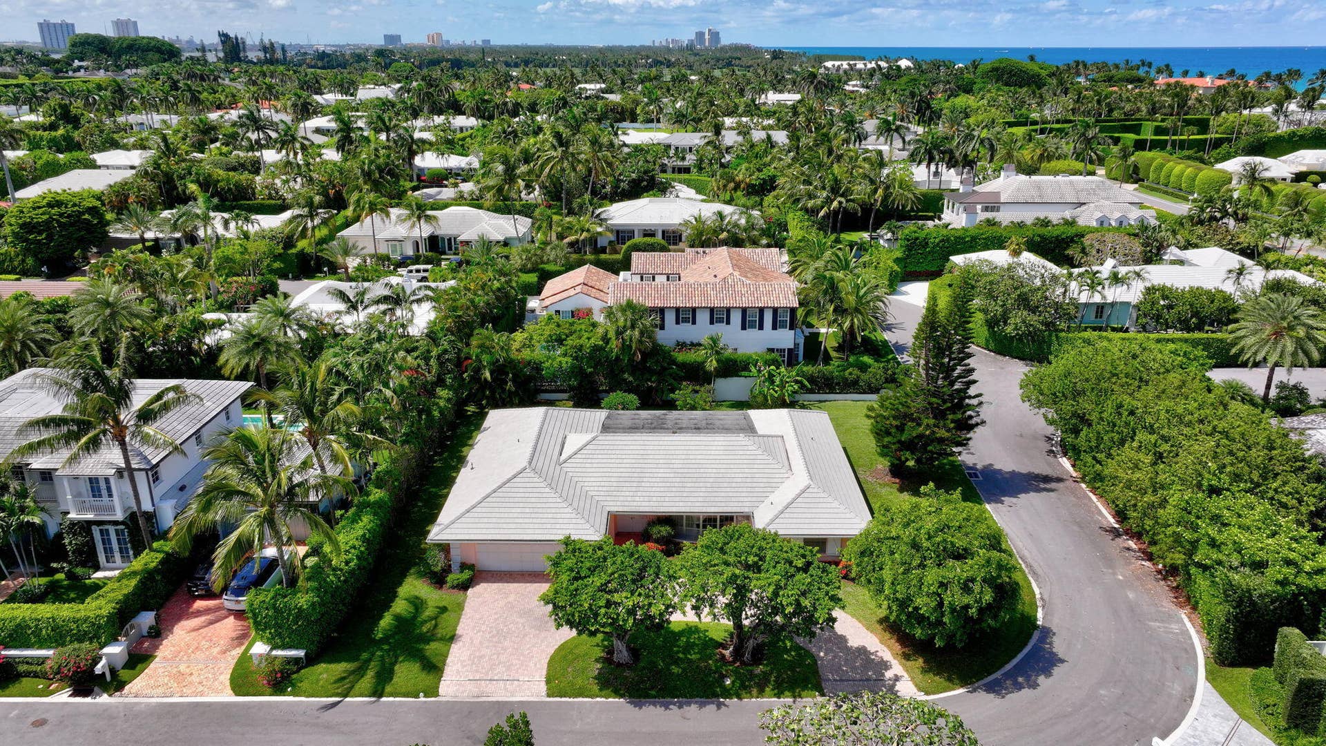 217 Plantation Road, Palm Beach, FL 33480 60-web-or-mls-DJI_20260518071211_0053_D_