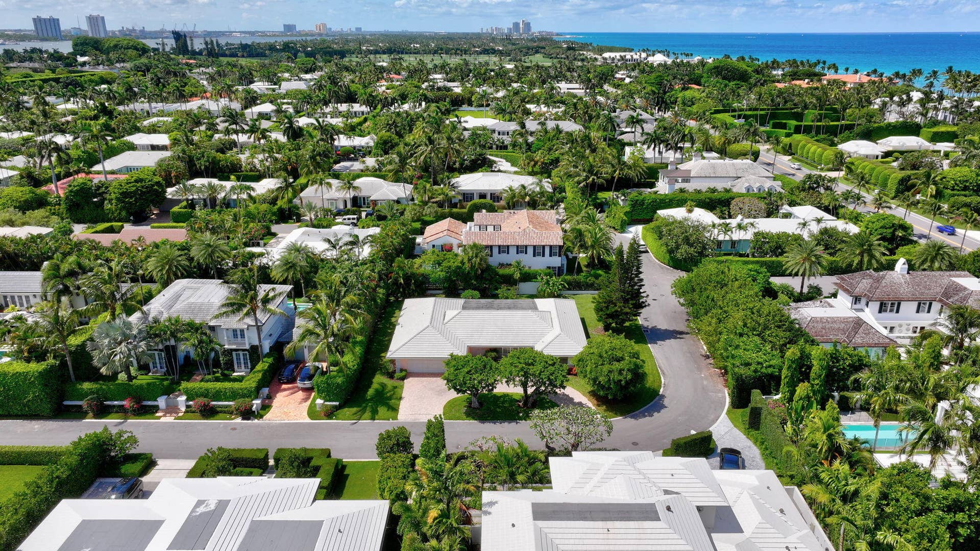 217 Plantation Road, Palm Beach, FL 33480 61-web-or-mls-DJI_20260518071219_0058_D_