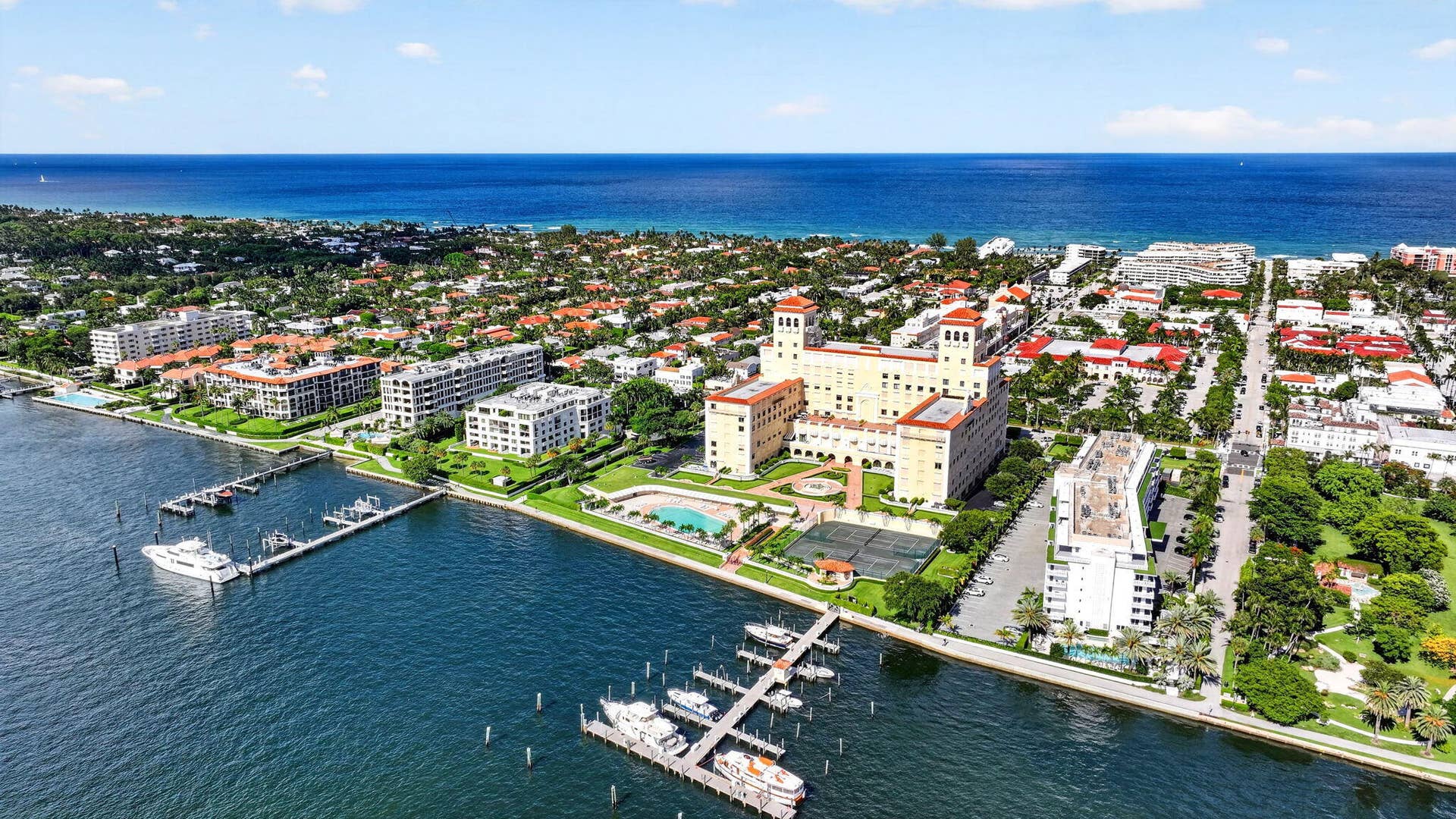 217 Plantation Road, Palm Beach, FL 33480 50-web-or-mls-DJI_20260518083744_0152_D