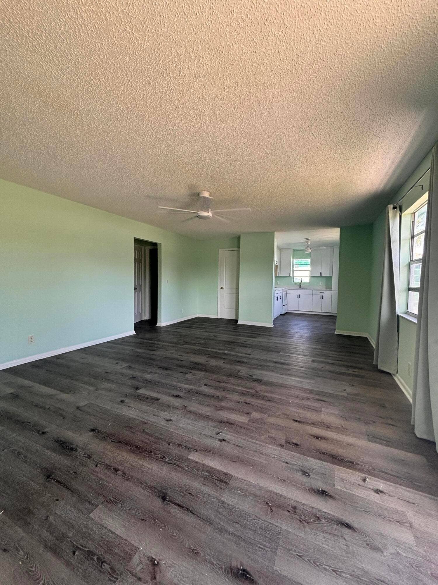 1328 W 6th Street, Riviera Beach, FL 33404 Living room