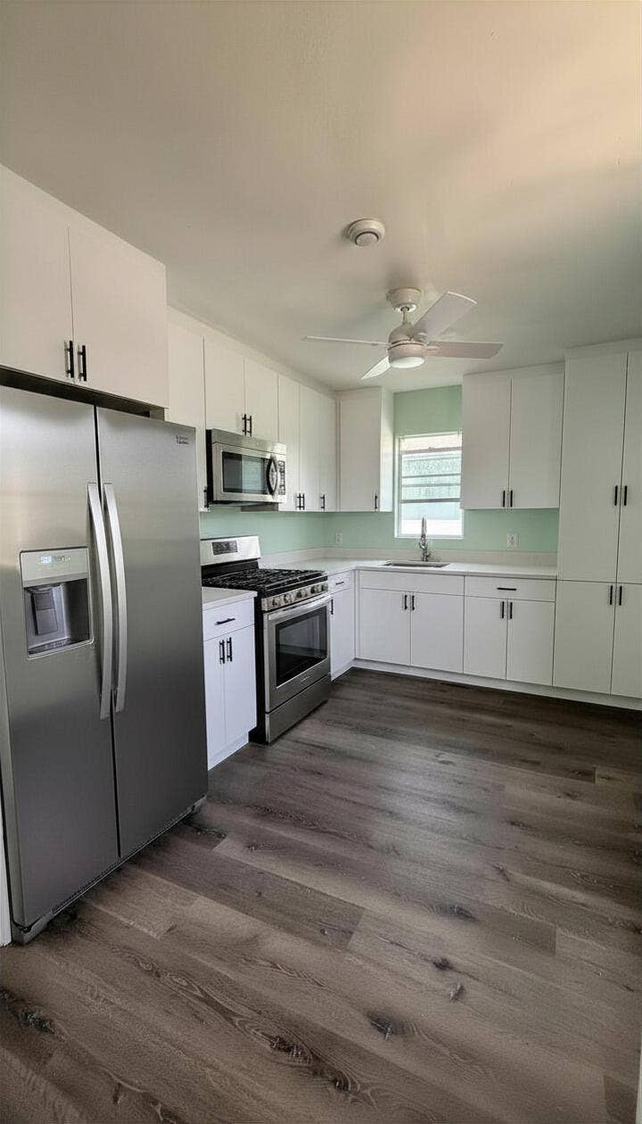 1328 W 6th Street, Riviera Beach, FL 33404 kitchen with appliances