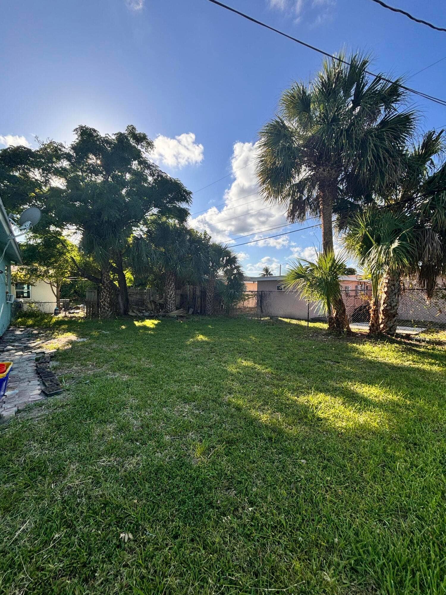 1328 W 6th Street, Riviera Beach, FL 33404 Yard