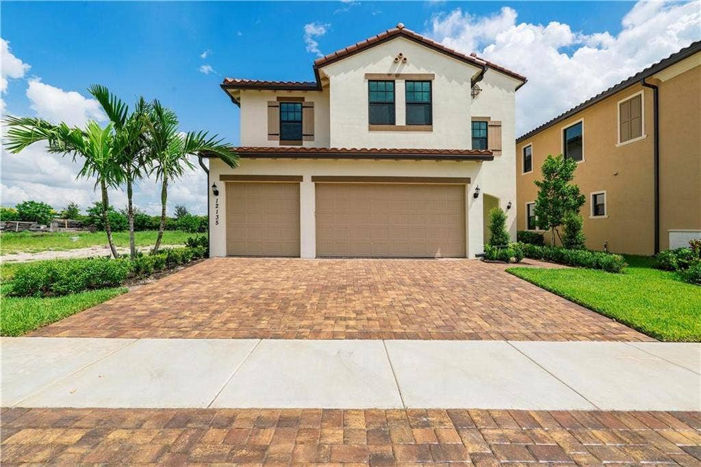 12135 E Baypoint Circle, Parkland, FL 33076 12135 Baypoint E