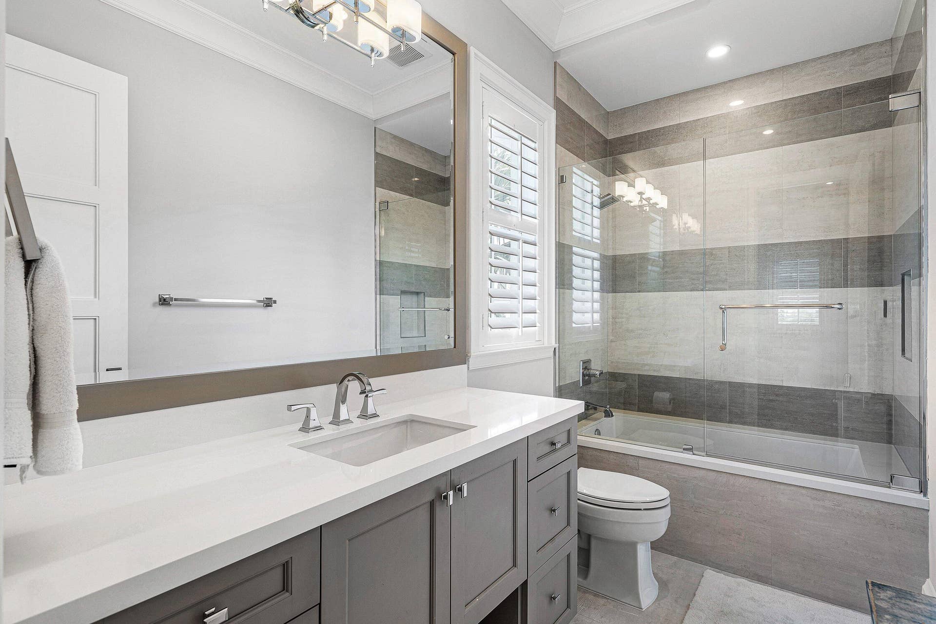 2249 E Maya Palm Drive, Boca Raton, FL 33432 GUEST BATH
