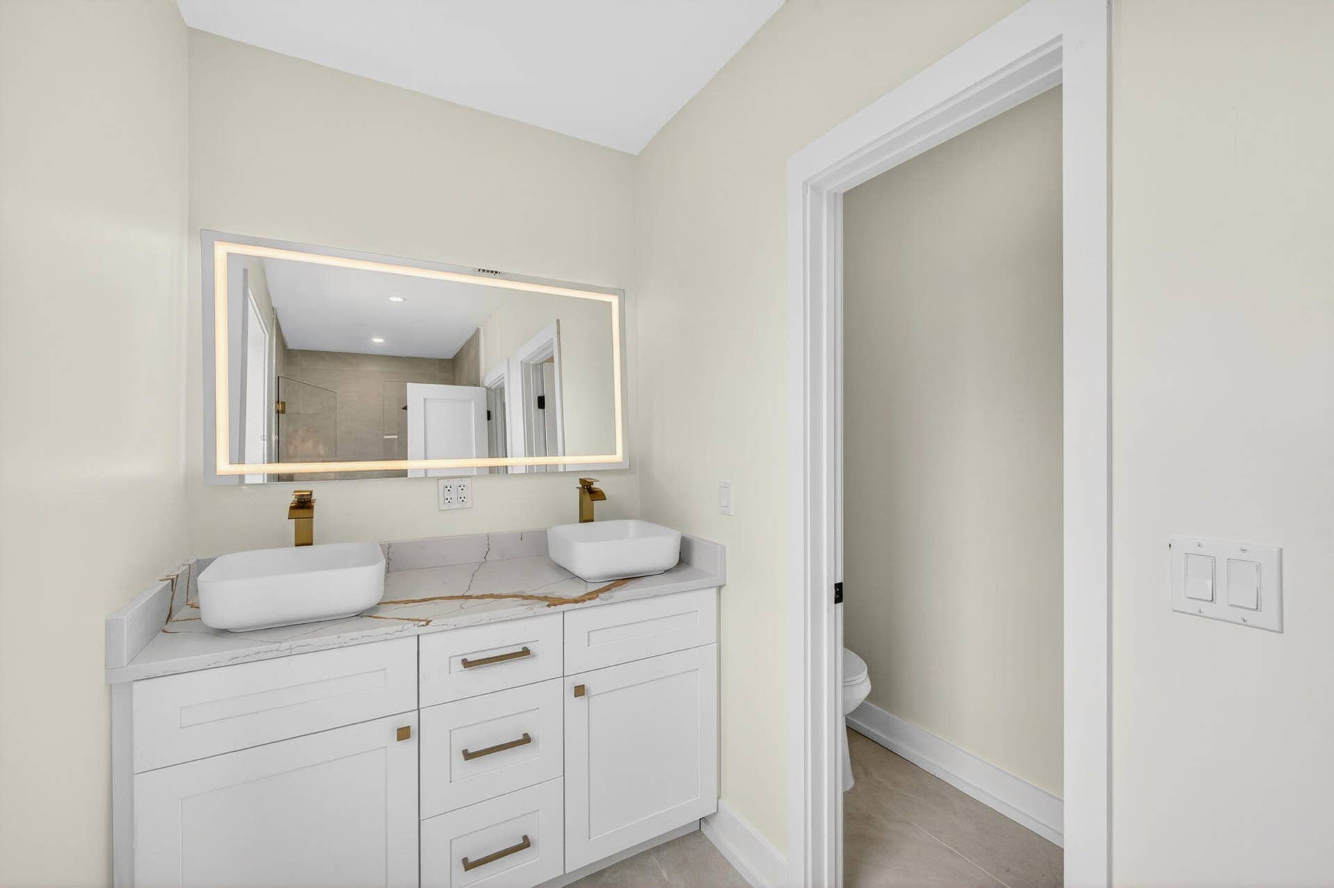 507 SW 11th Street, Fort Lauderdale, FL 33315 31-web-or-mls-699A8905
