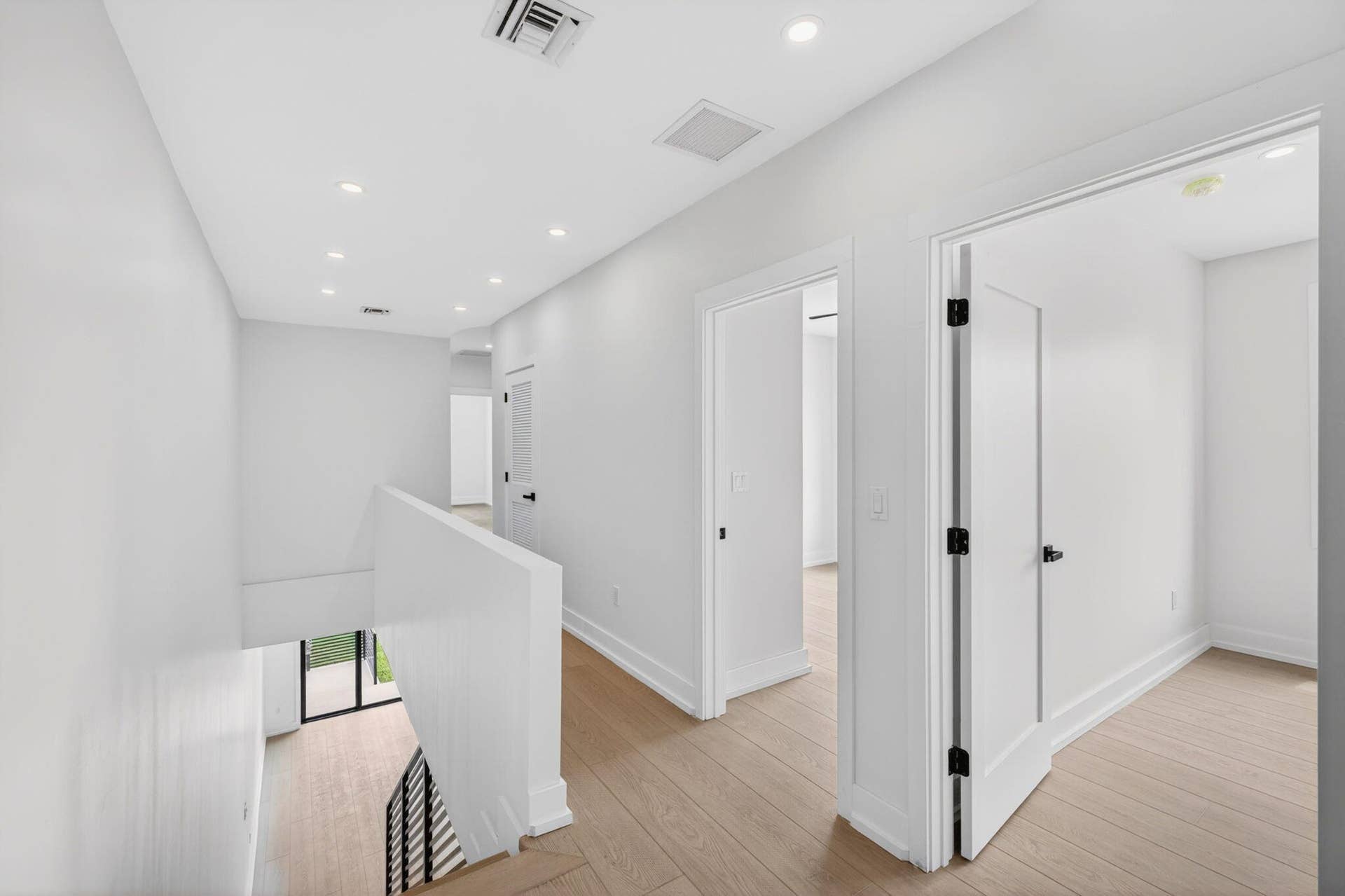 507 SW 11th Street, Fort Lauderdale, FL 33315 24-web-or-mls-699A8680