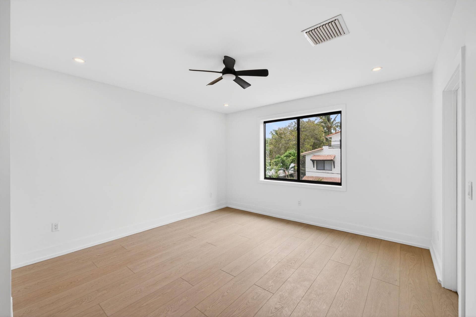507 SW 11th Street, Fort Lauderdale, FL 33315 25-web-or-mls-699A8695