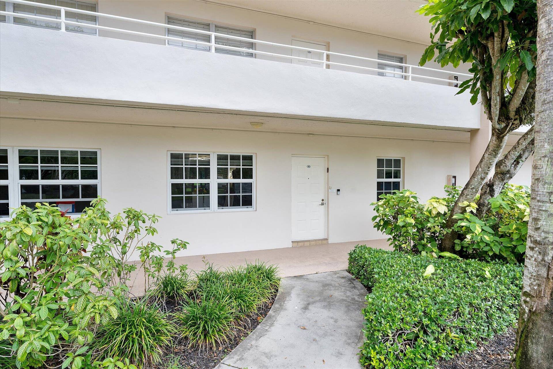 3900 Oaks Clubhouse Drive, #110, Pompano Beach, FL 33069 01-3900 Oaks Clubhouse Drive_001
