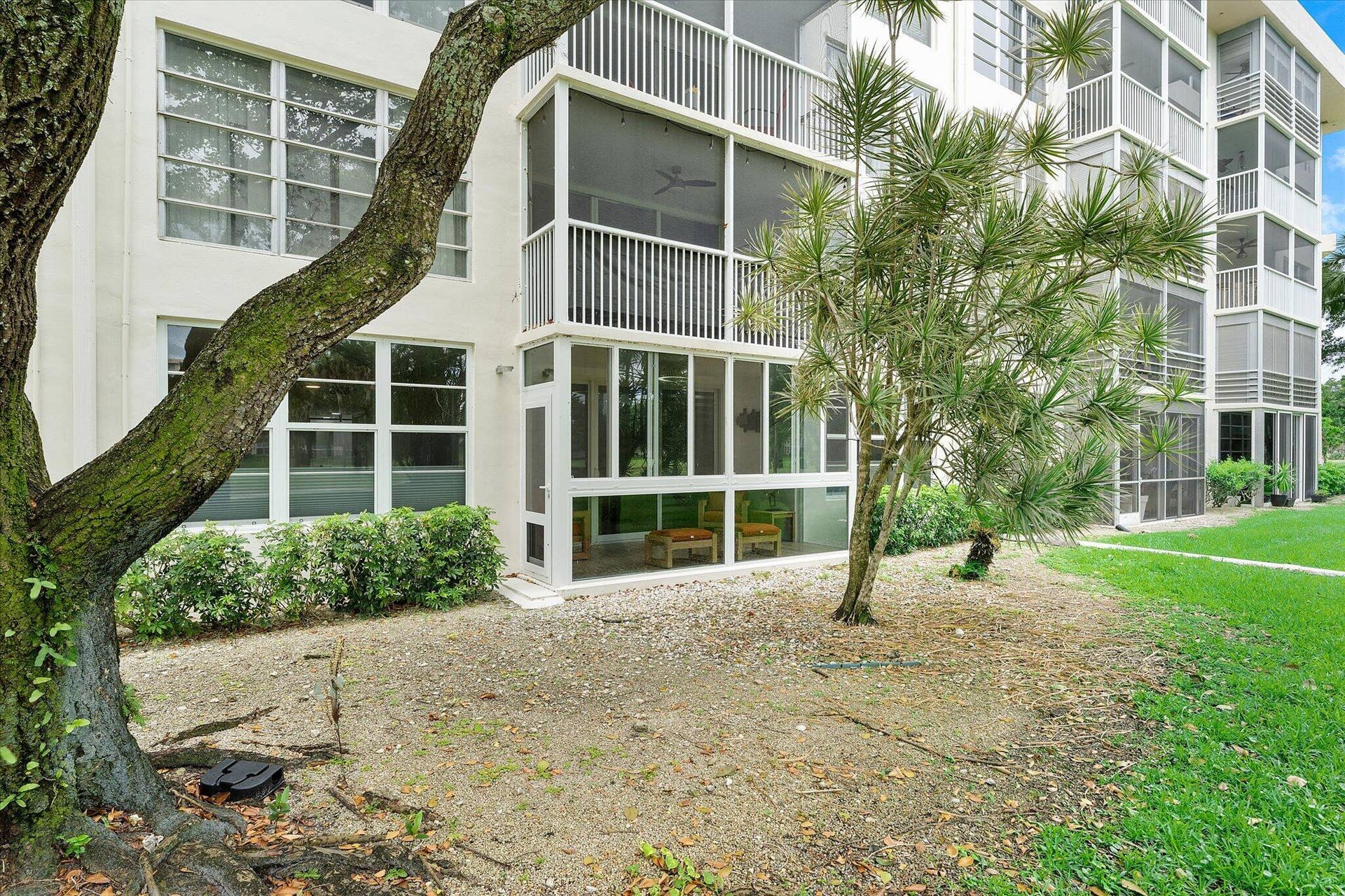 3900 Oaks Clubhouse Drive, #110, Pompano Beach, FL 33069 36-3900 Oaks Clubhouse Drive_036