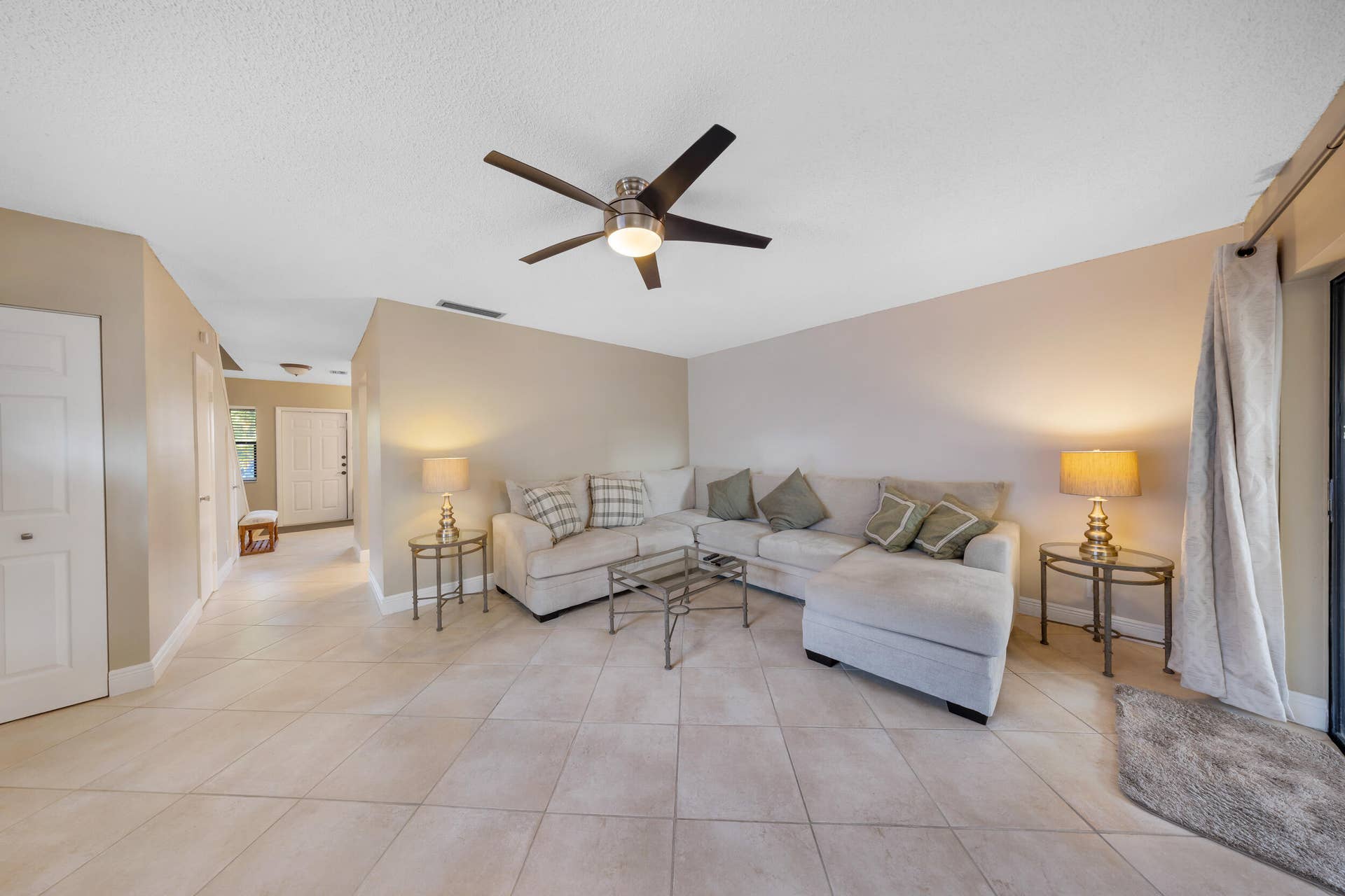 2124 NE Ninth Ave-Wilton Manors,Carolina