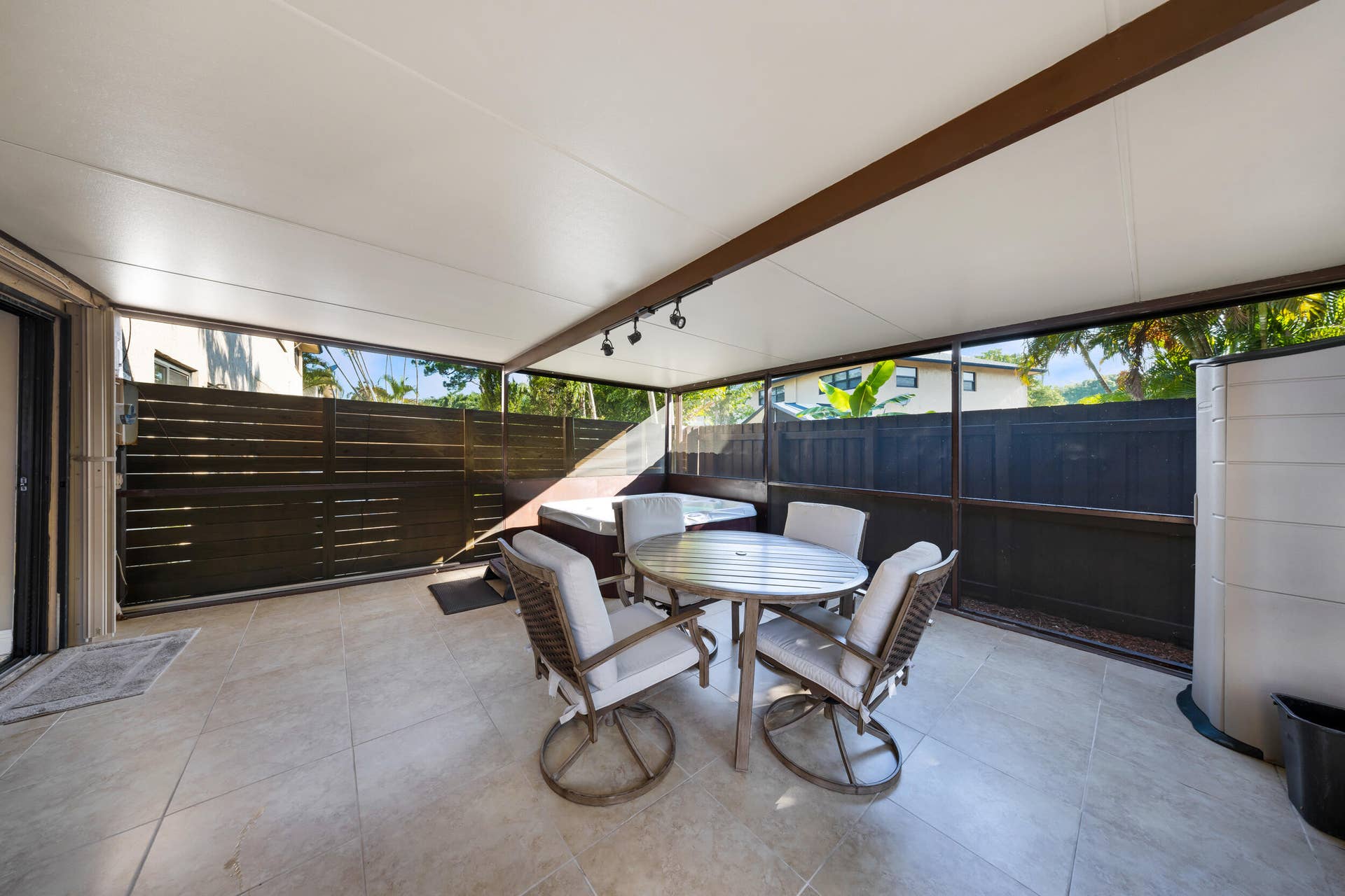 2124 NE Ninth Ave-Wilton Manors,Carolina