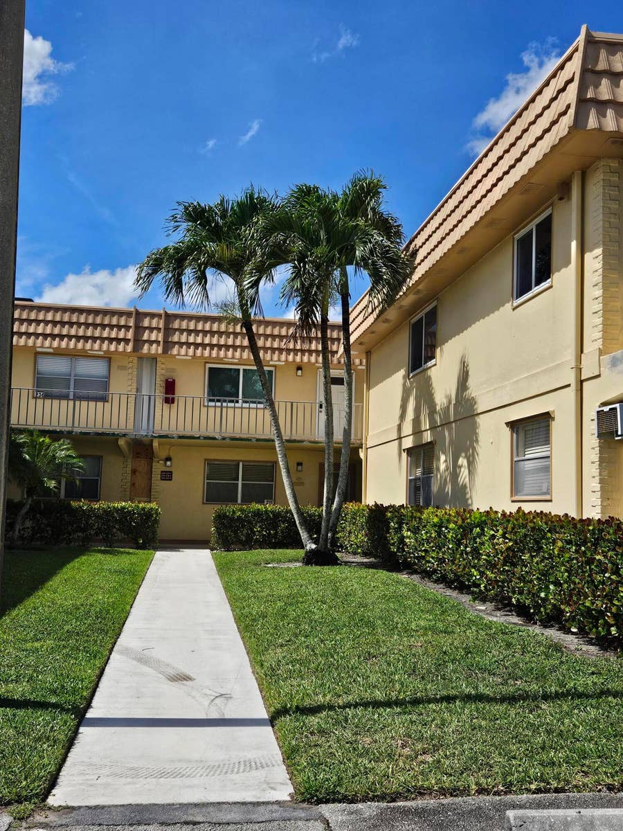 Property photo for 211 E Saxony Lane, #211, Delray Beach, FL