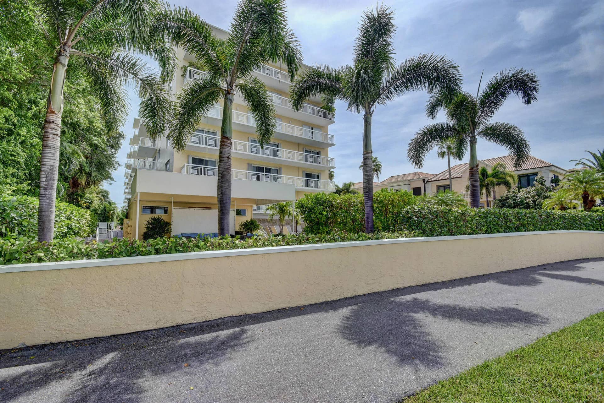 250 Bradley Place, #408, Palm Beach, FL 33480 lake trail