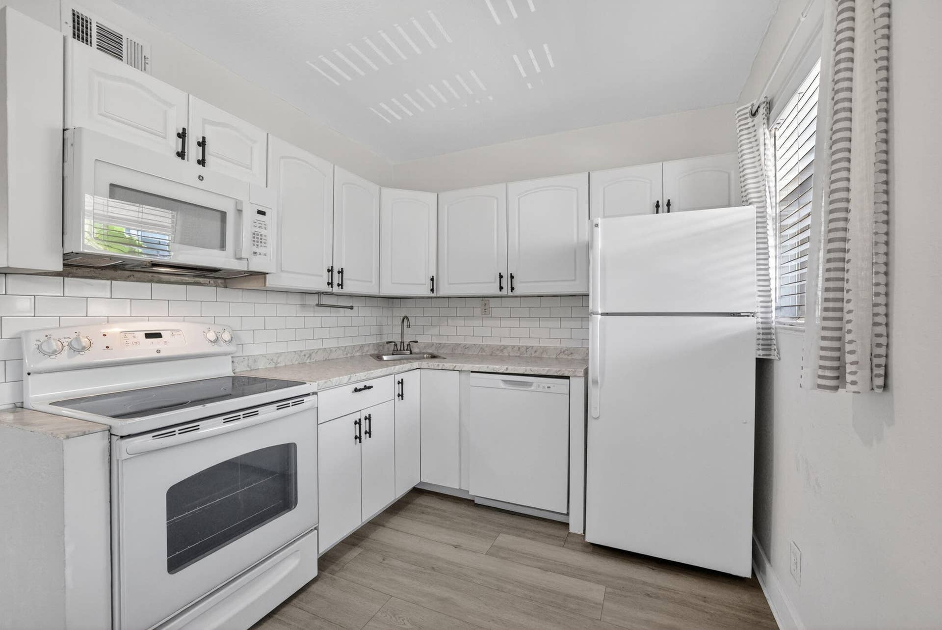 2741 NE 8th Avenue, #15, Wilton Manors, FL 33334 8-web-or-mls-8I8A1246