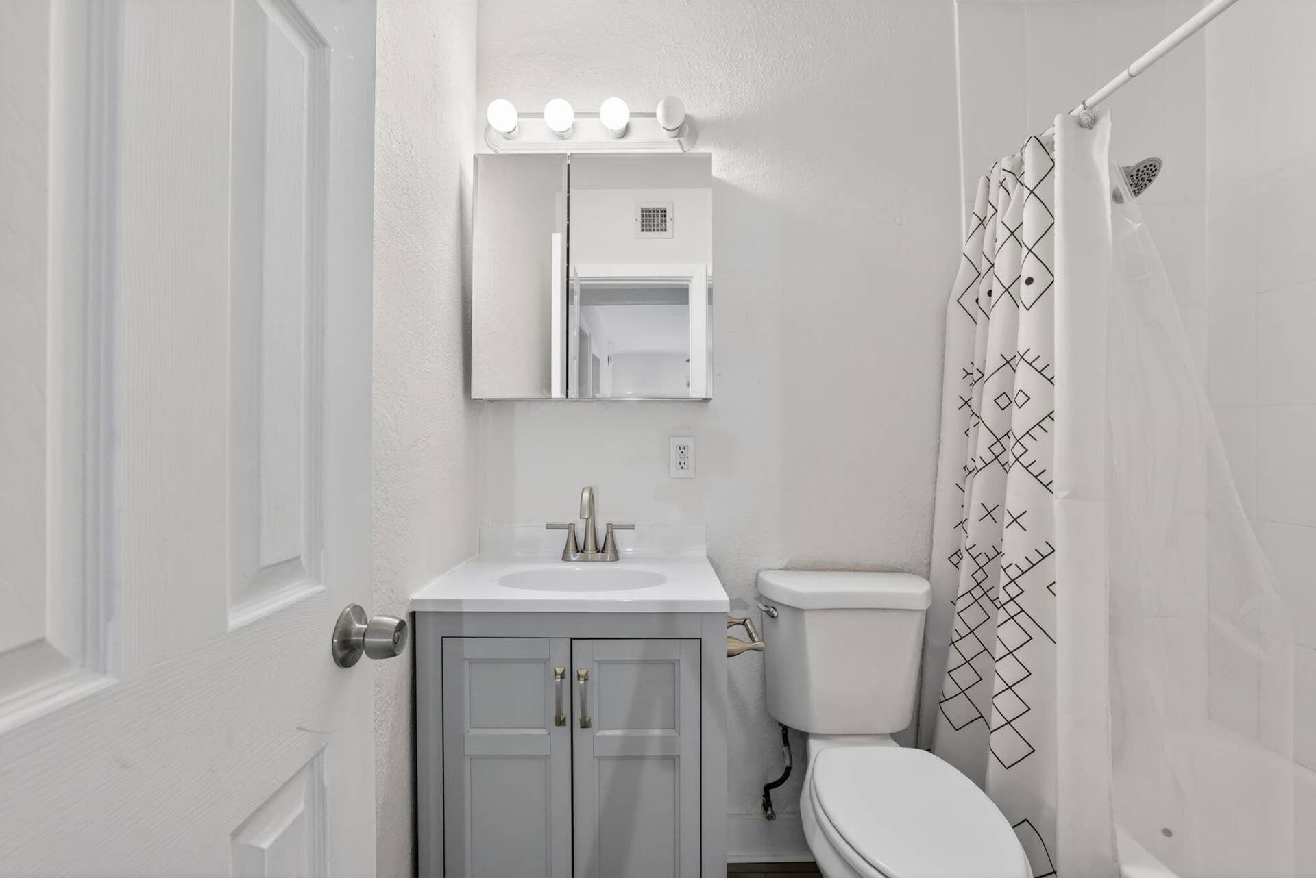 2741 NE 8th Avenue, #15, Wilton Manors, FL 33334 12-web-or-mls-8I8A1201
