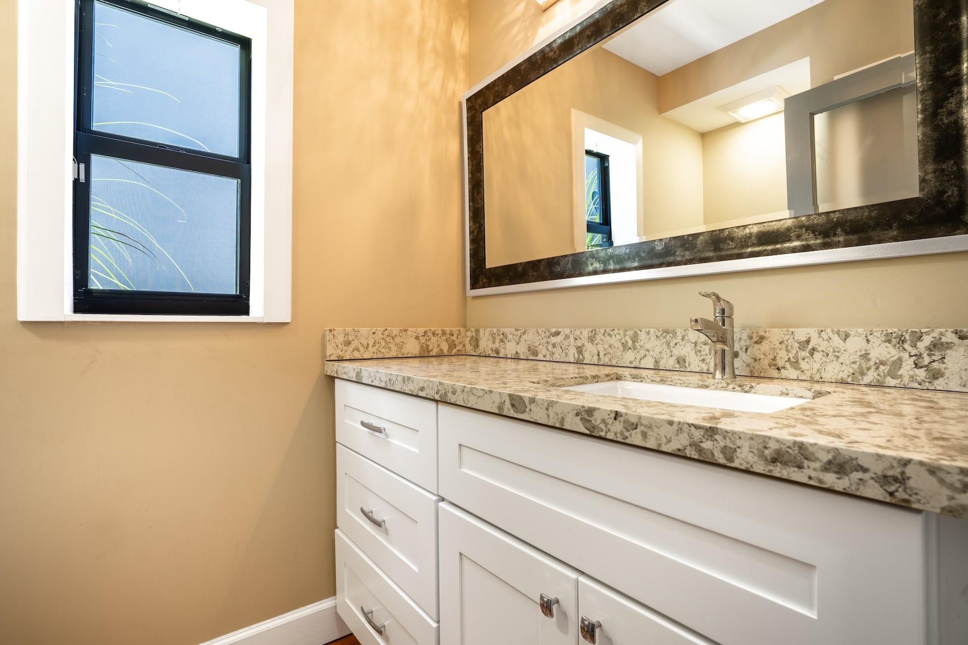 15 S Victoria Park Road, Fort Lauderdale, Fort Lauderdale, FL 33301 guest bath