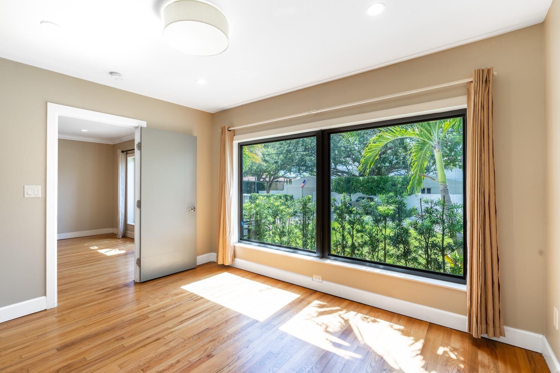 15 S Victoria Park Road, Fort Lauderdale, Fort Lauderdale, FL 33301 picture windows