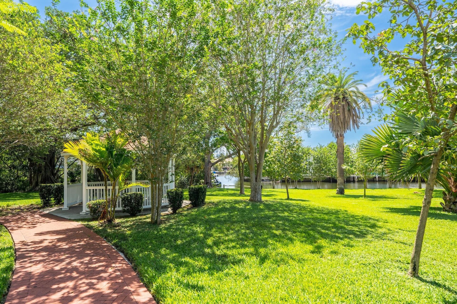 15 S Victoria Park Road, Fort Lauderdale, Fort Lauderdale, FL 33301 steps to the park