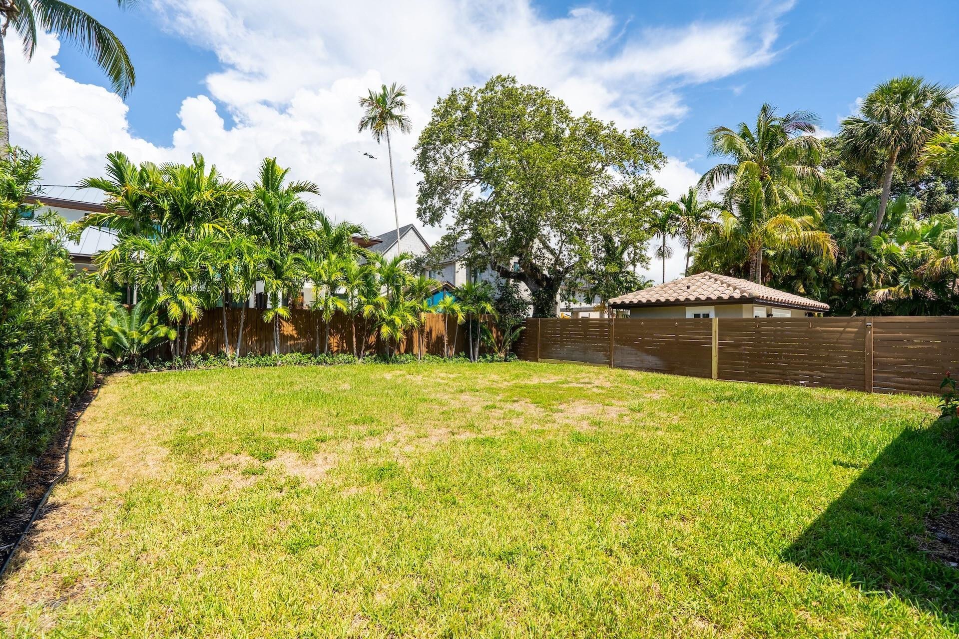 15 S Victoria Park Road, Fort Lauderdale, Fort Lauderdale, FL 33301 large backyard