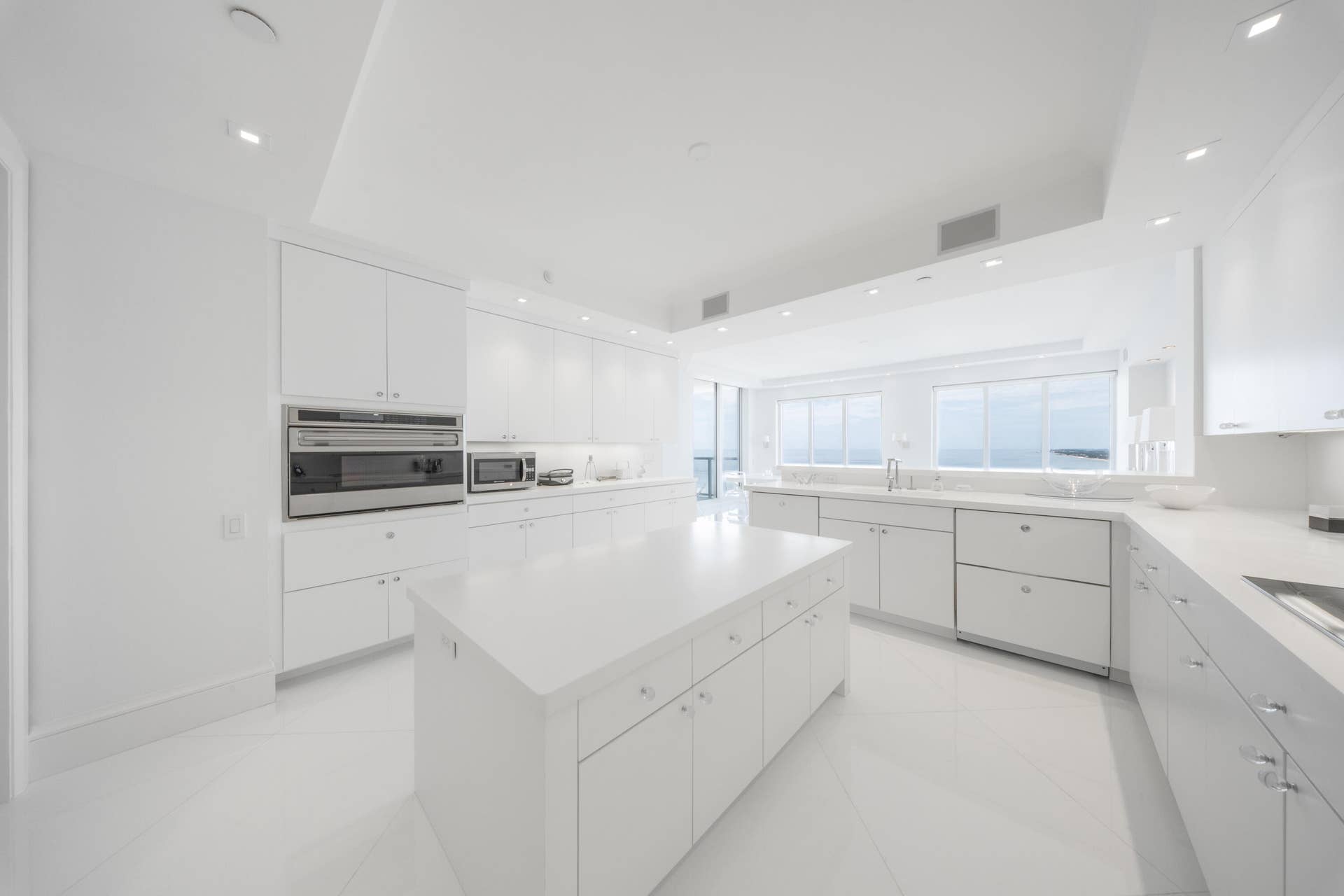 2700 N Ocean Drive, #2503a, Riviera Beach, FL 33404 Kitchen