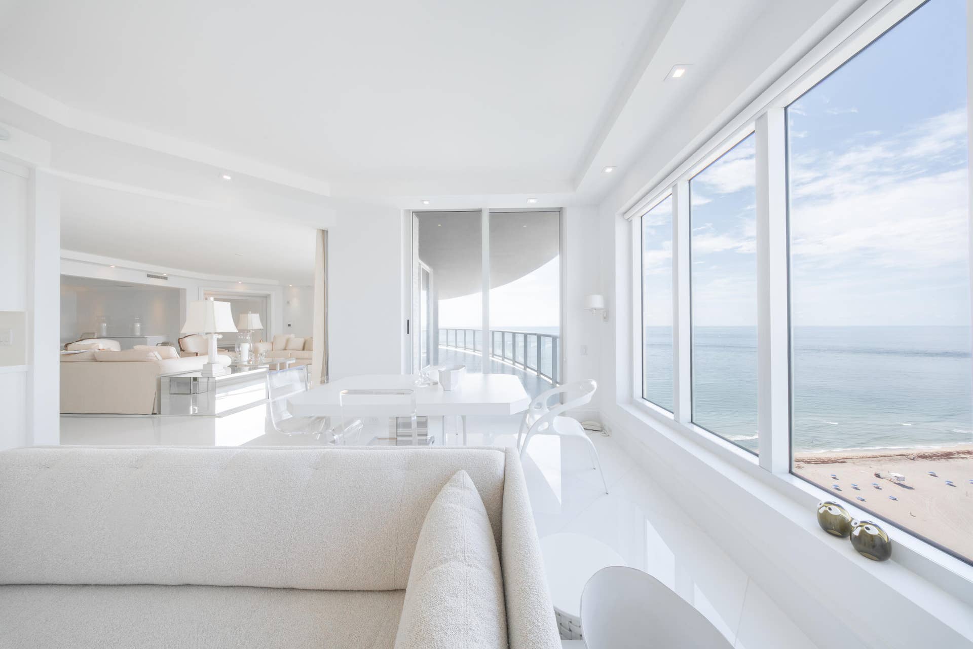 2700 N Ocean Drive, #2503a, Riviera Beach, FL 33404 Family room/Brkfst area