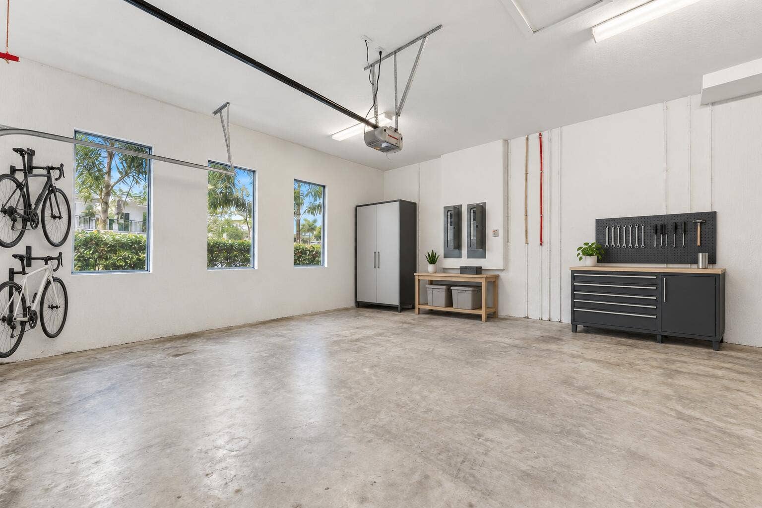 Garage - Virtually staged