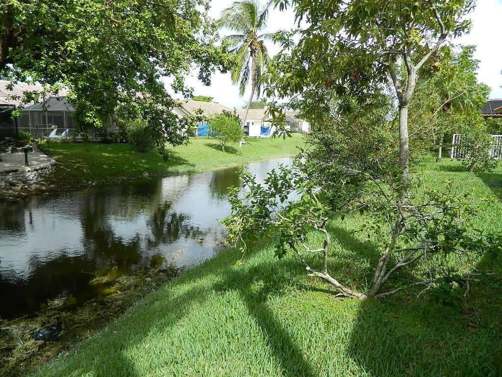 4002 NW 73rd Avenue, Coral Springs, FL 33065 r