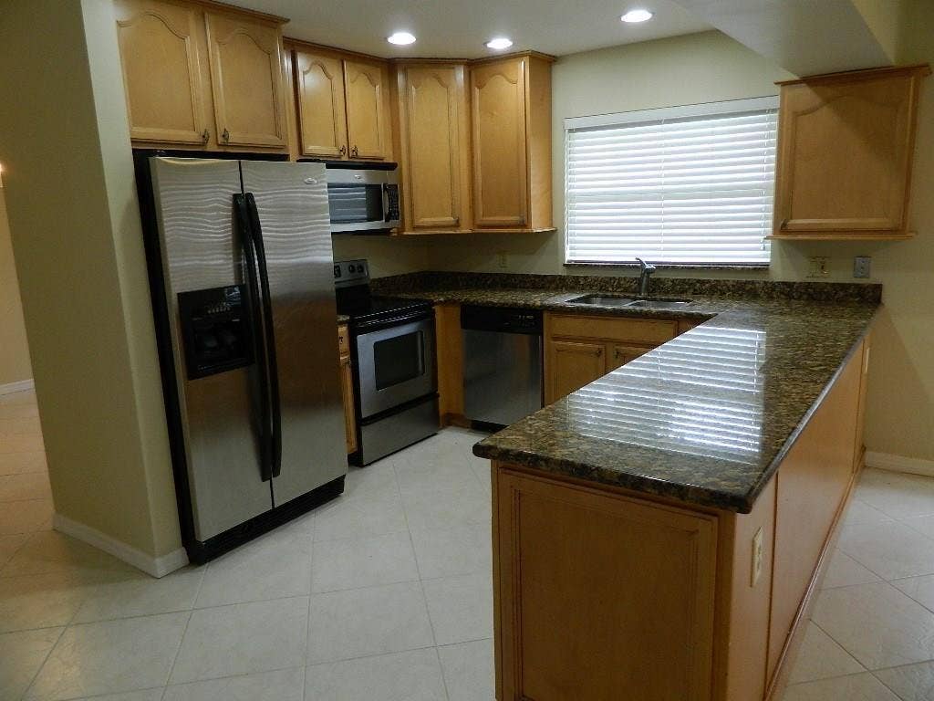 4002 NW 73rd Avenue, Coral Springs, FL 33065 f