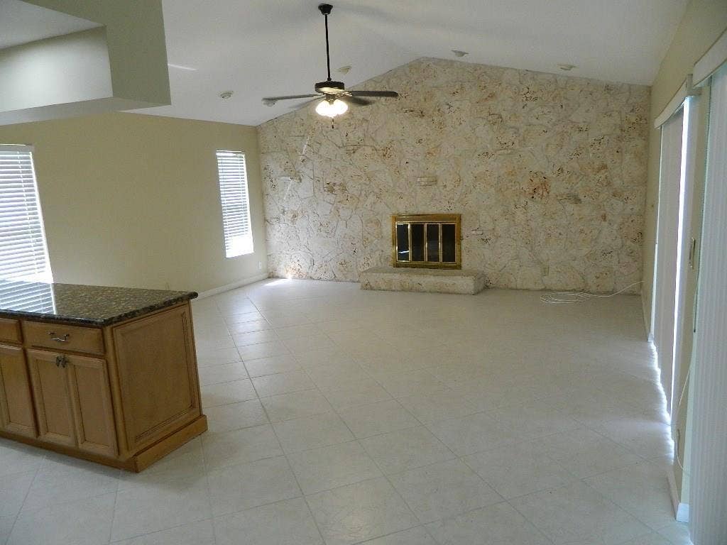 4002 NW 73rd Avenue, Coral Springs, FL 33065 g