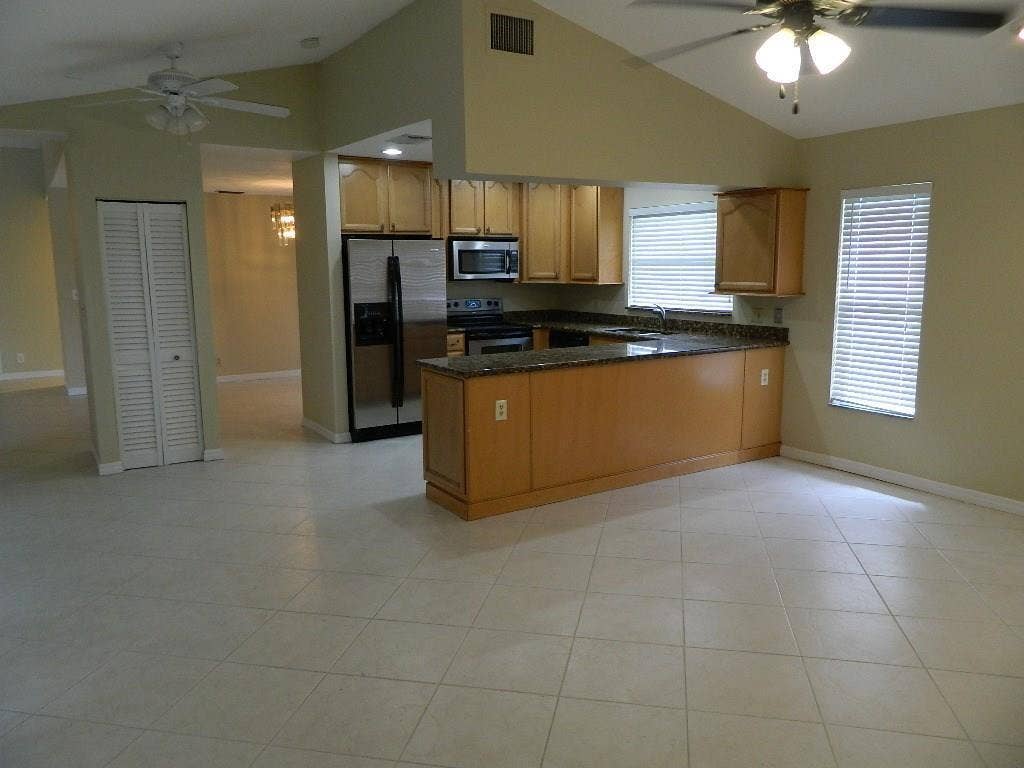4002 NW 73rd Avenue, Coral Springs, FL 33065 k