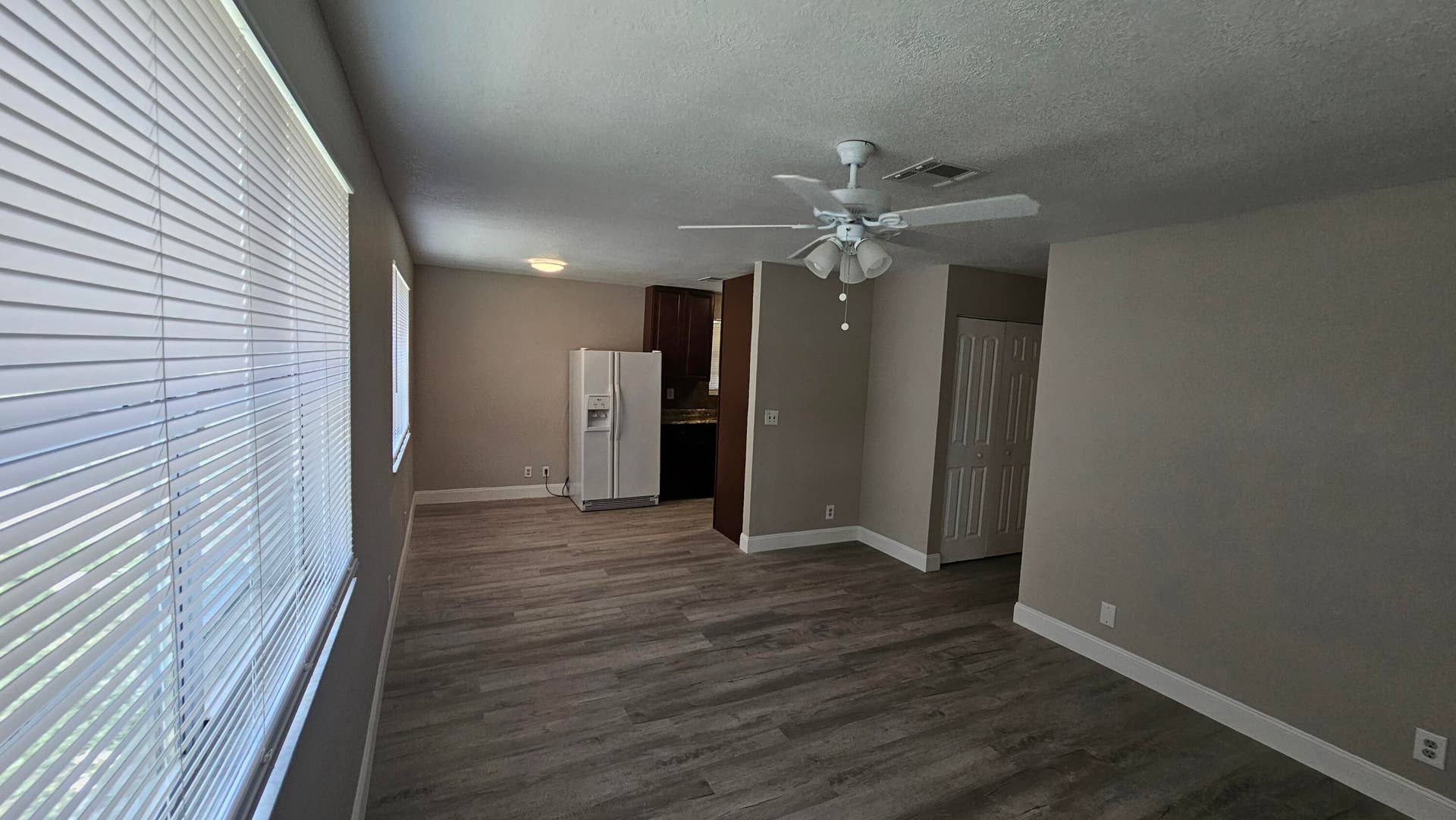 Living Looking to Dining